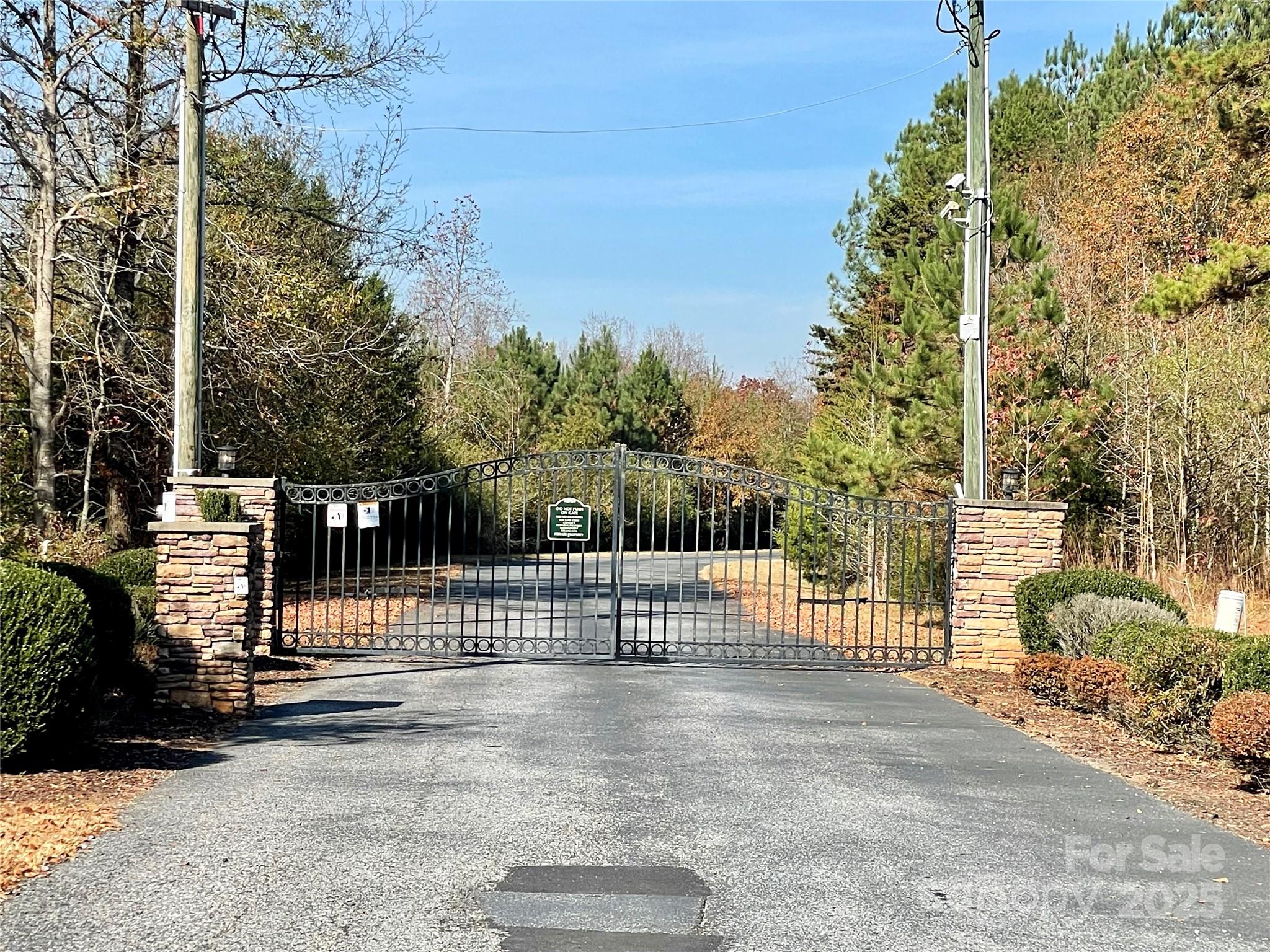 127 Whispering Pines Lane 70a Property Photo 4