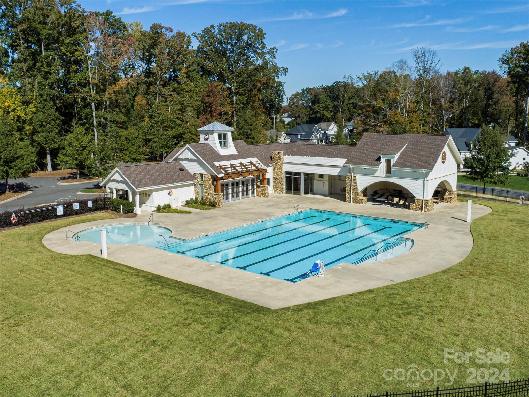 831 Lake Forest Drive Savannah Property Photo 18