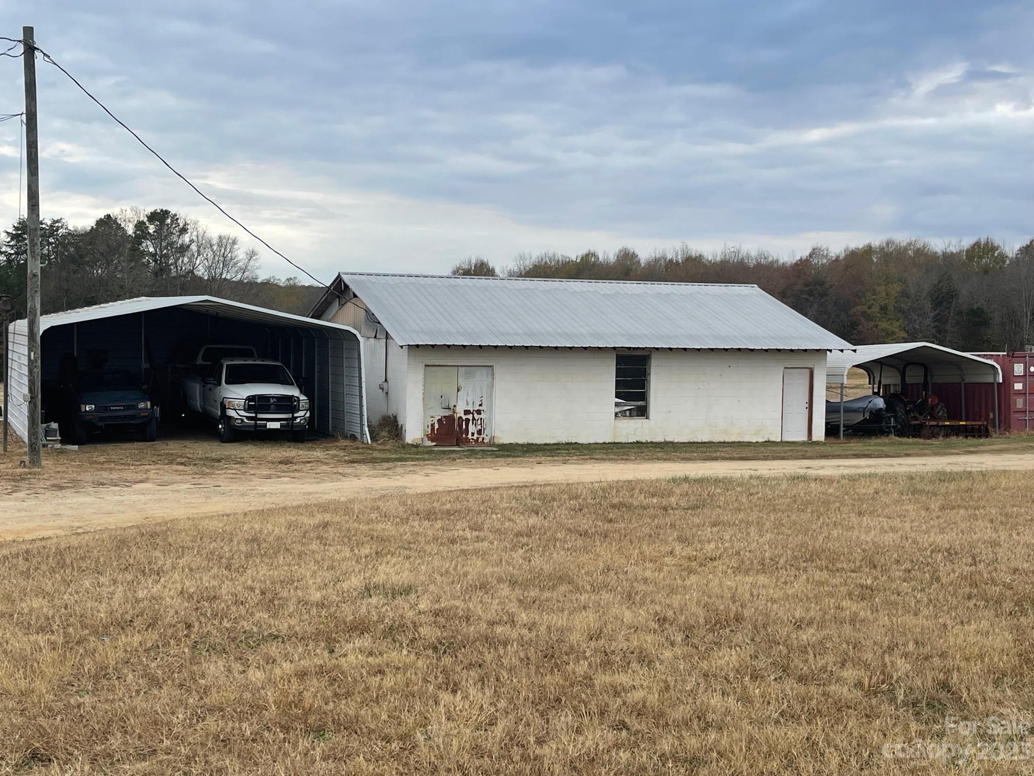 2423 Jim Johnson Road Property Photo 10