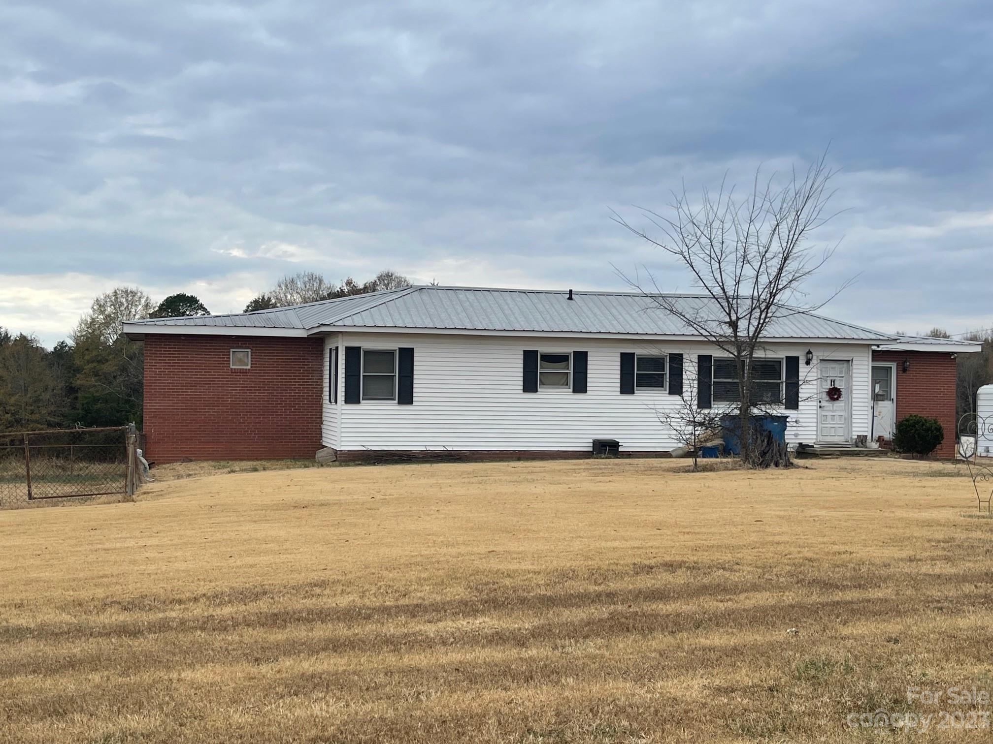 2423 Jim Johnson Road Property Photo 11