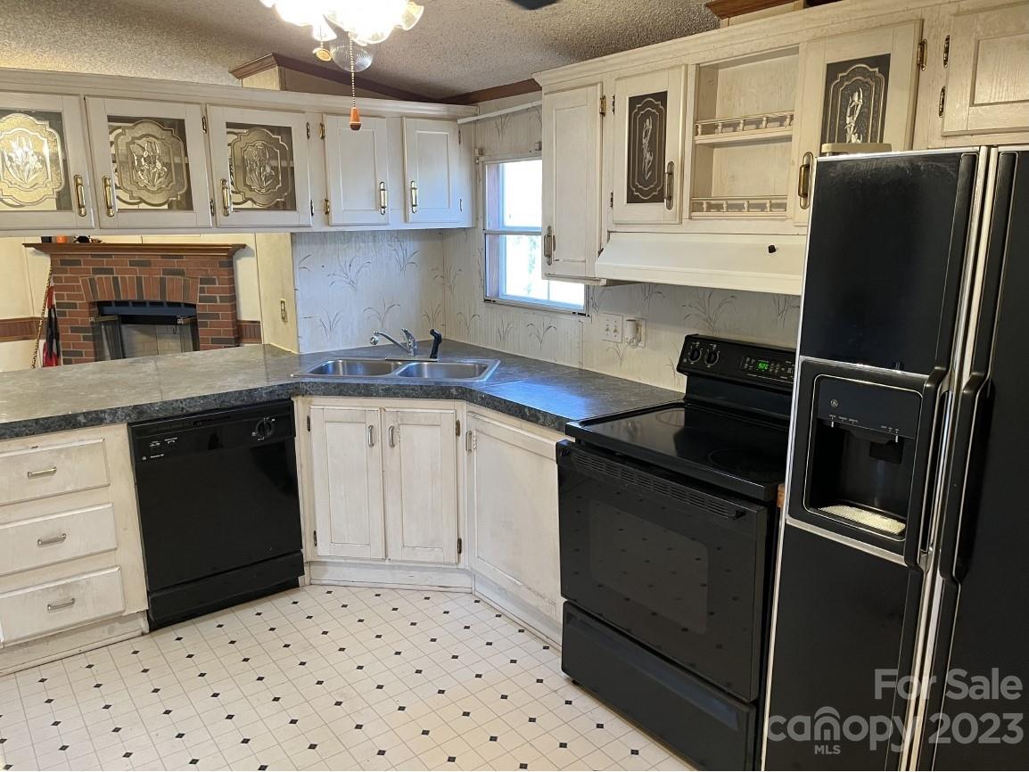 60 Shadowwood Drive Property Photo 8