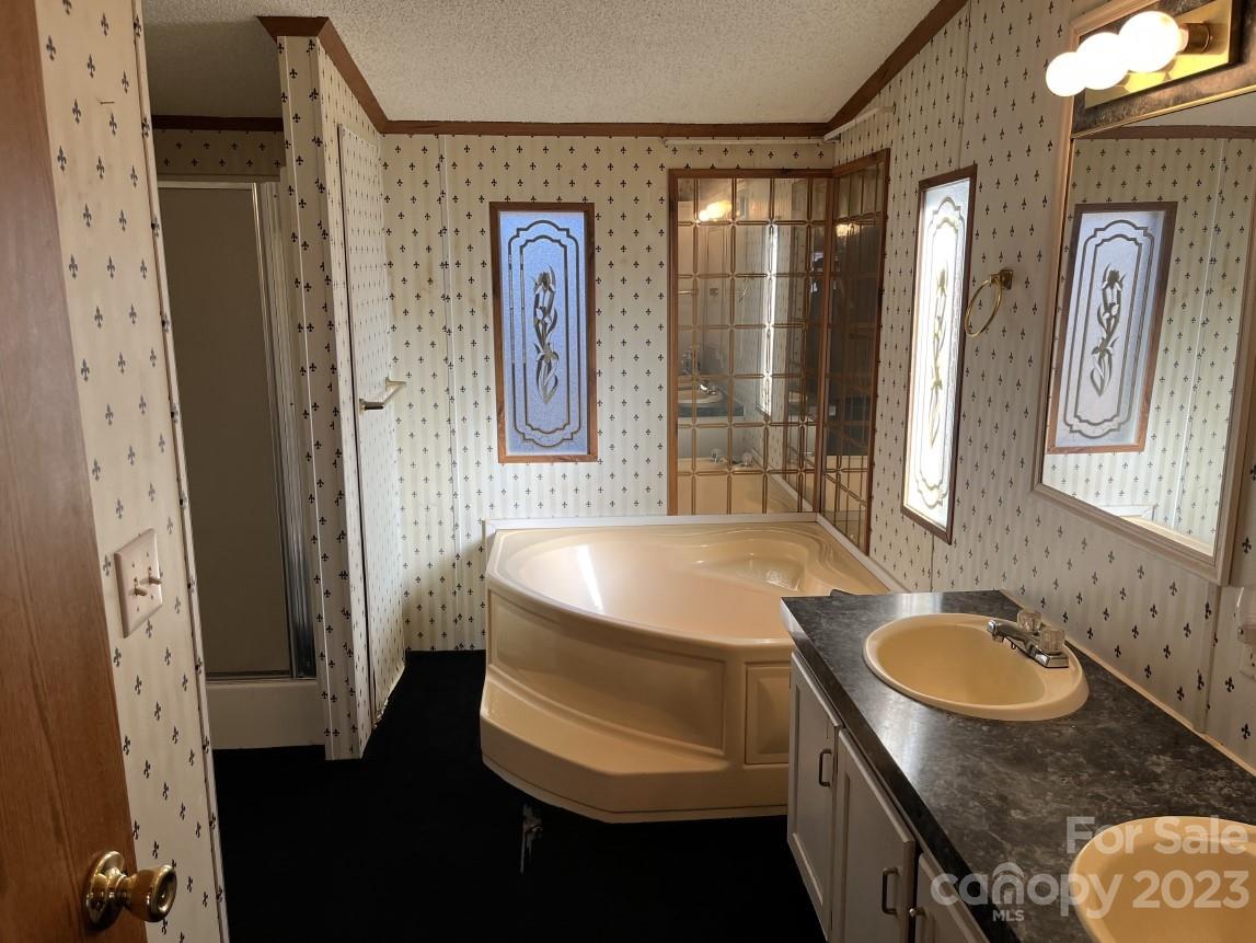 60 Shadowwood Drive Property Photo 12