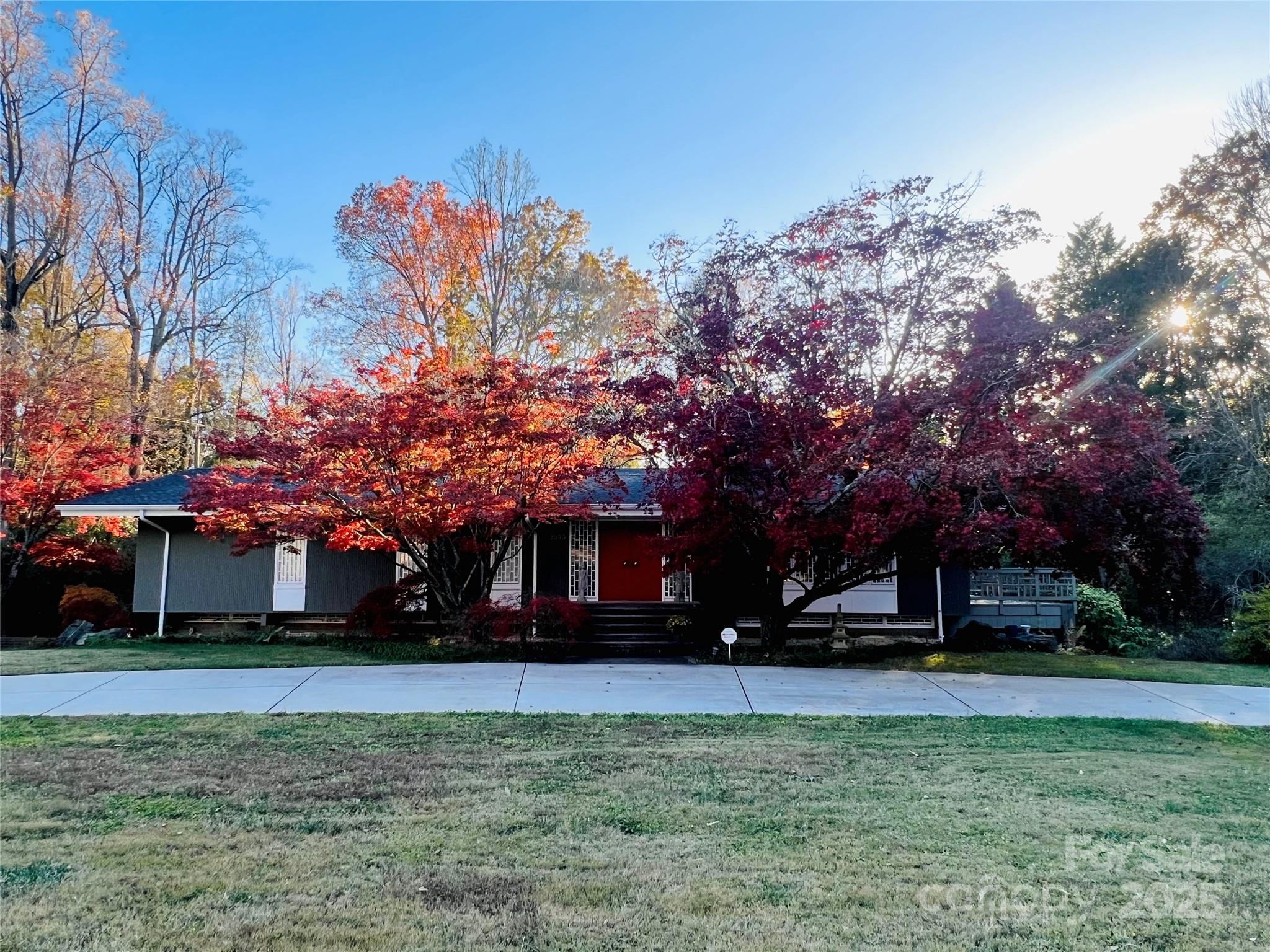 2535 Fairfax Drive Property Photo 2