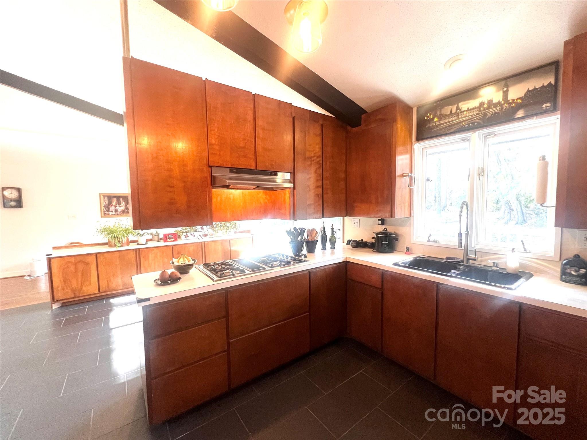 2535 Fairfax Drive Property Photo 28