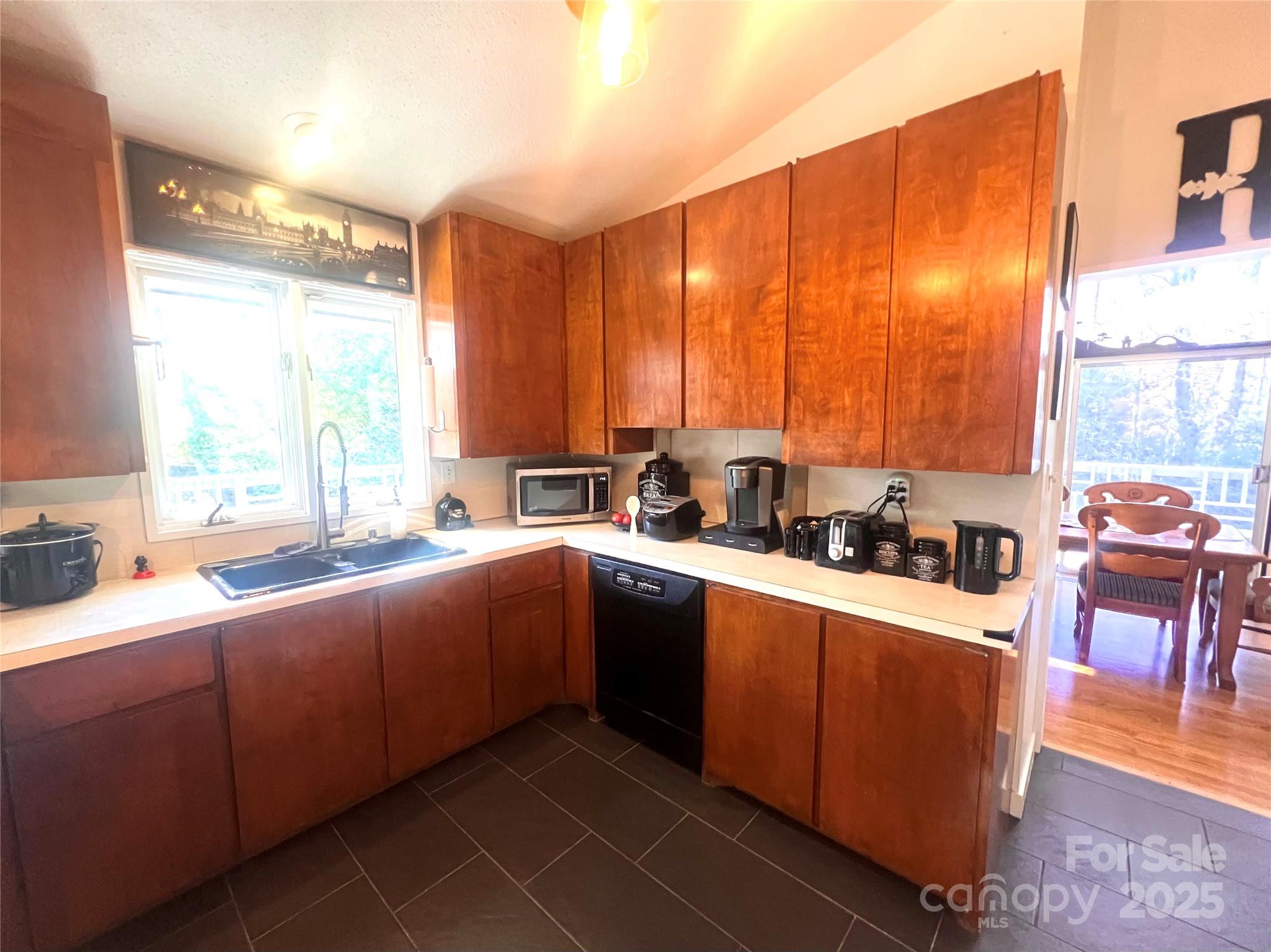 2535 Fairfax Drive Property Photo 38