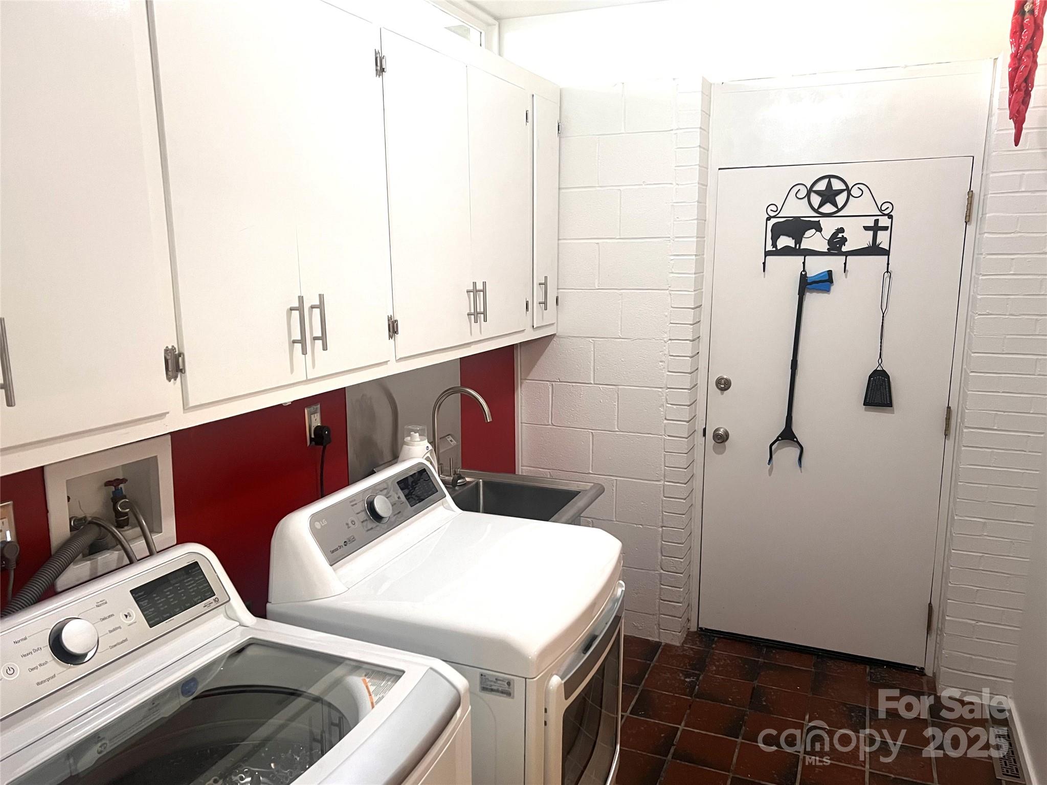 2535 Fairfax Drive Property Photo 40