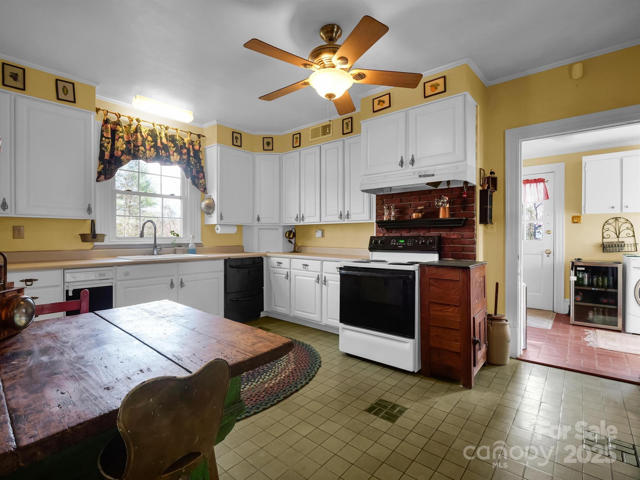429 S Ridgecrest Avenue Property Photo 21