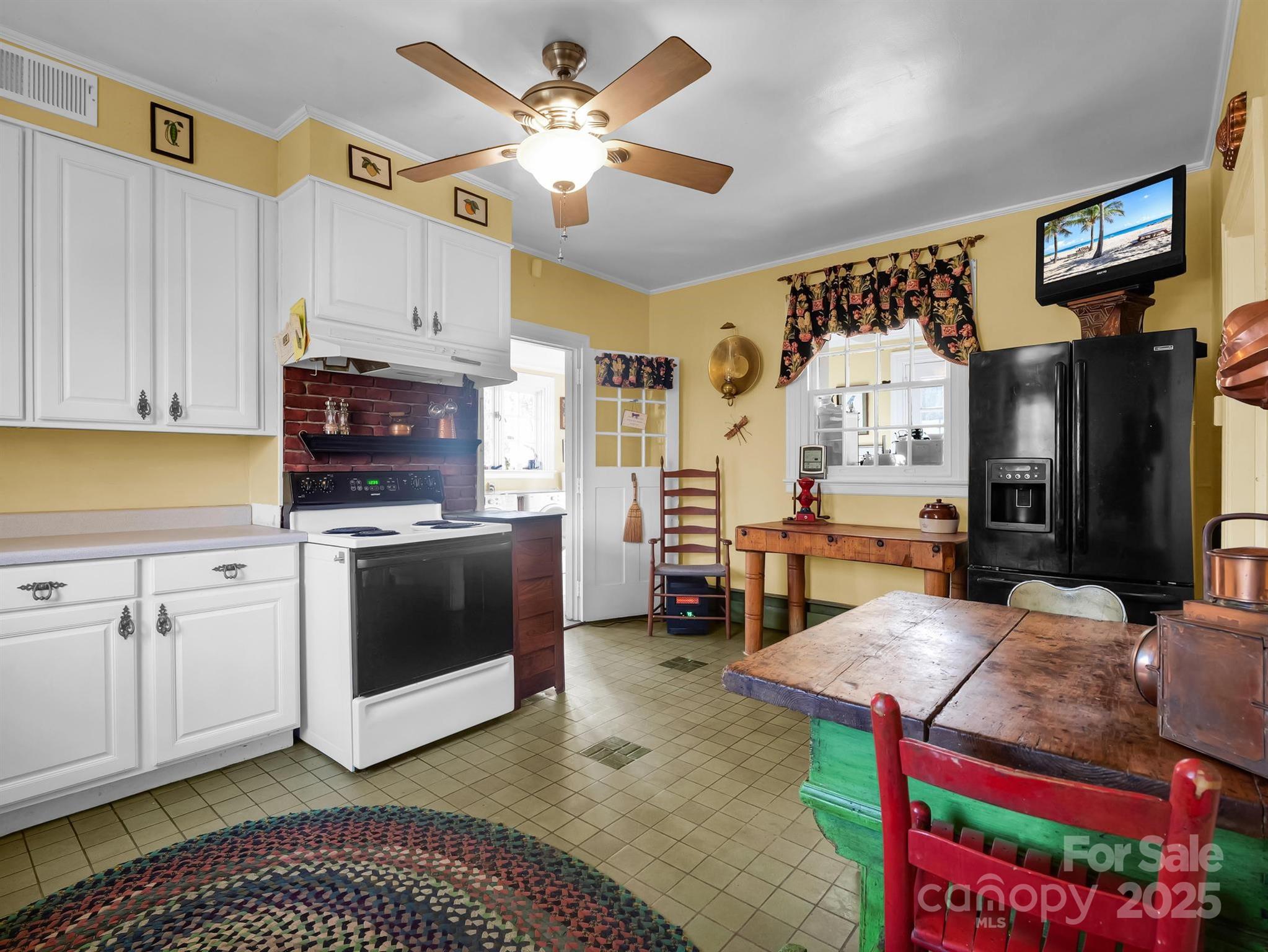 429 S Ridgecrest Avenue Property Photo 23