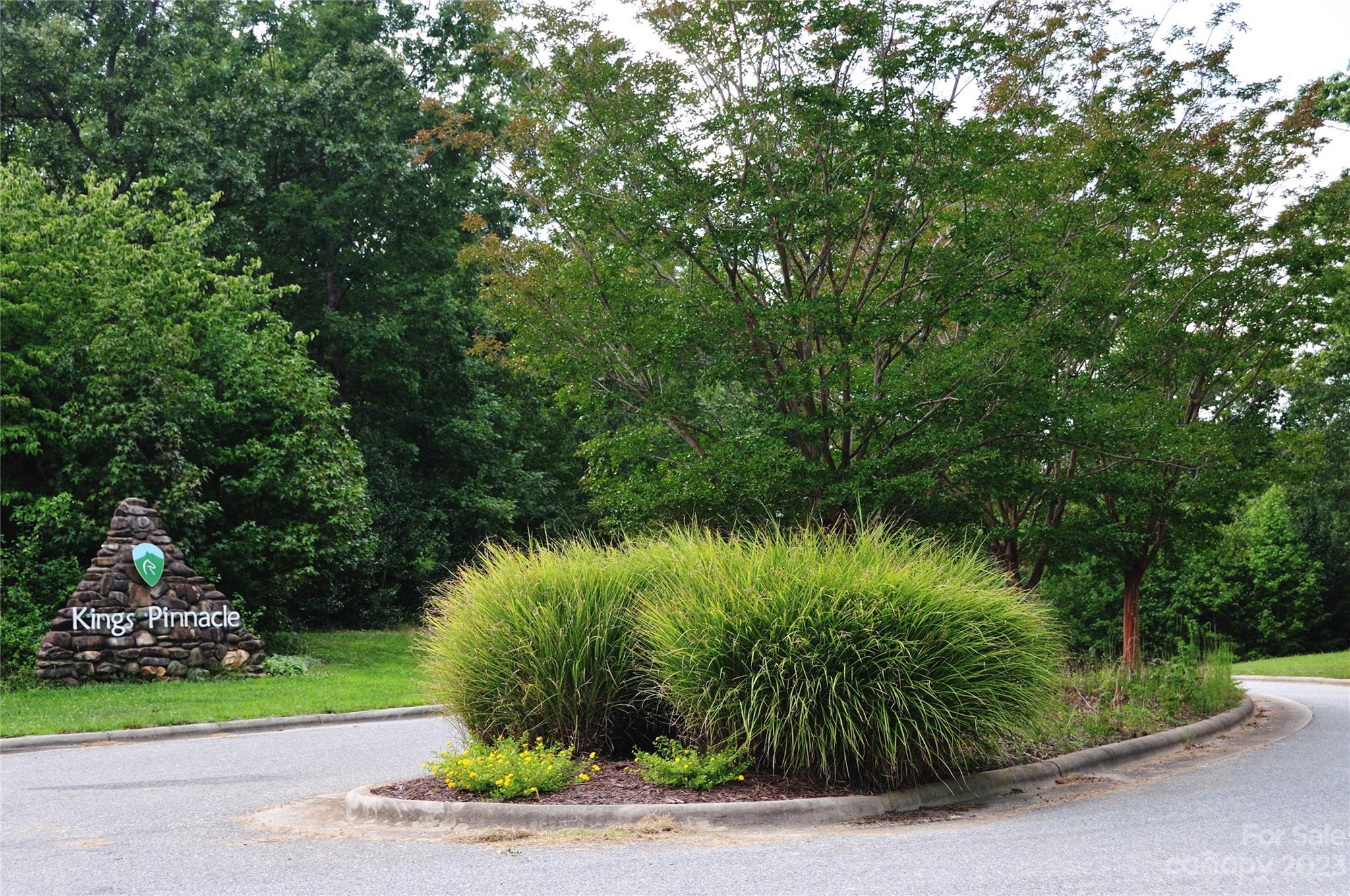 5143 Kings Pinnacle Drive Property Photo 3