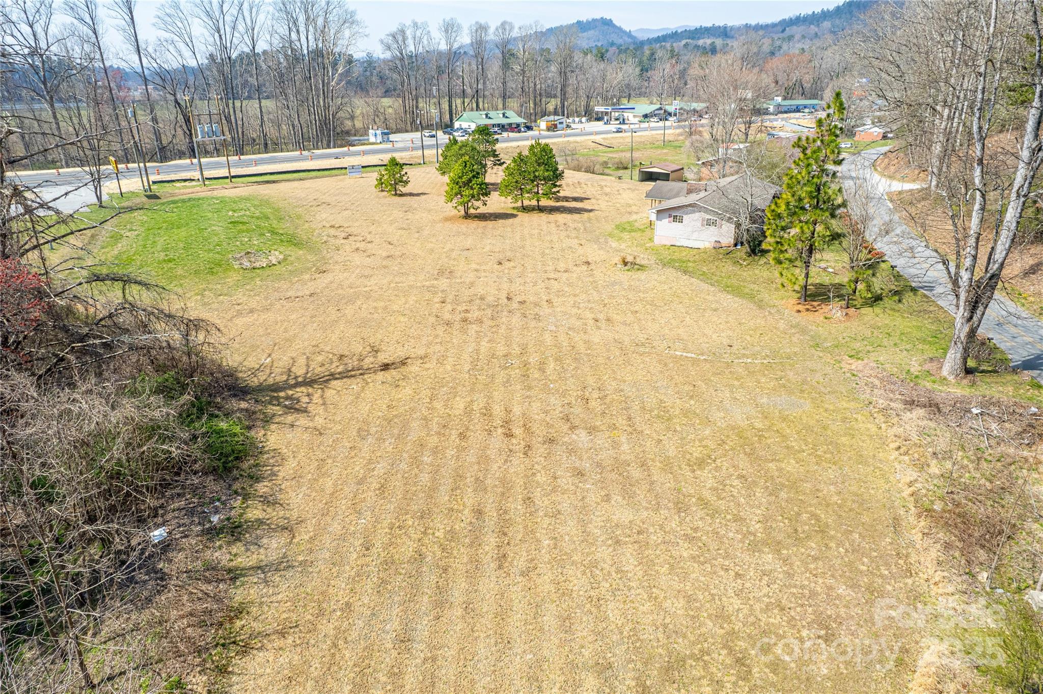 000 New Hendersonville Highway Property Photo 4