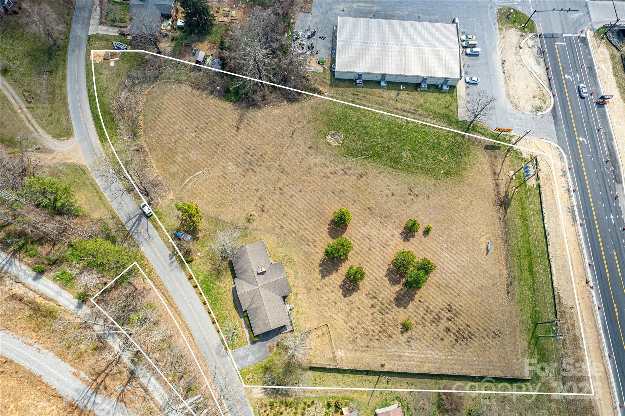 000 New Hendersonville Highway Property Photo 5