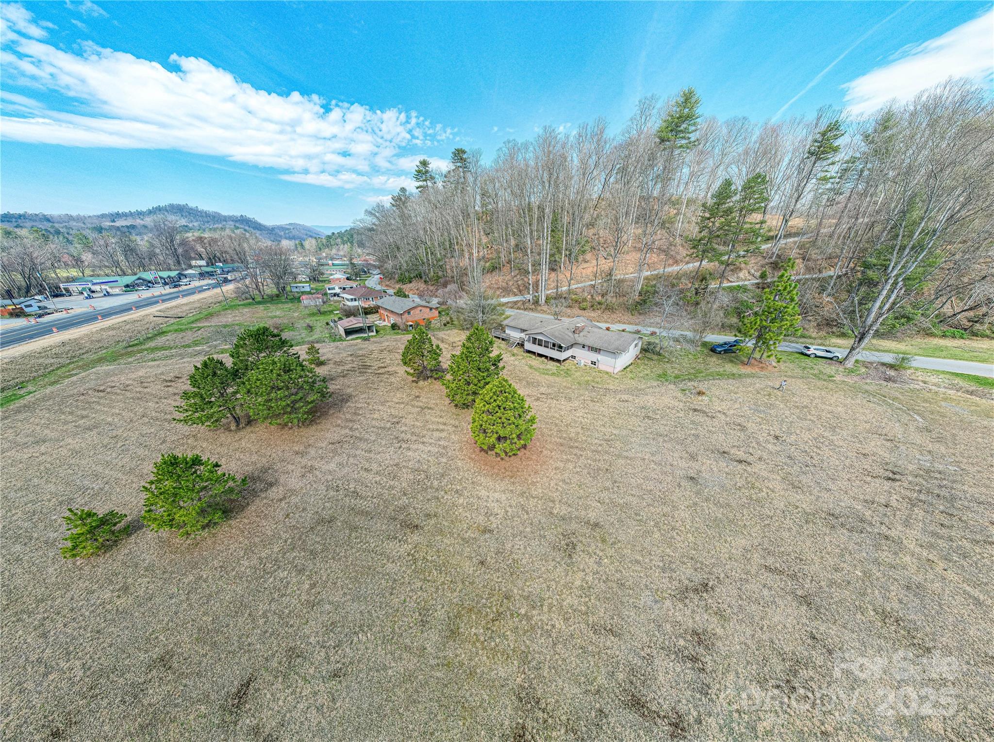 000 New Hendersonville Highway Property Photo 12