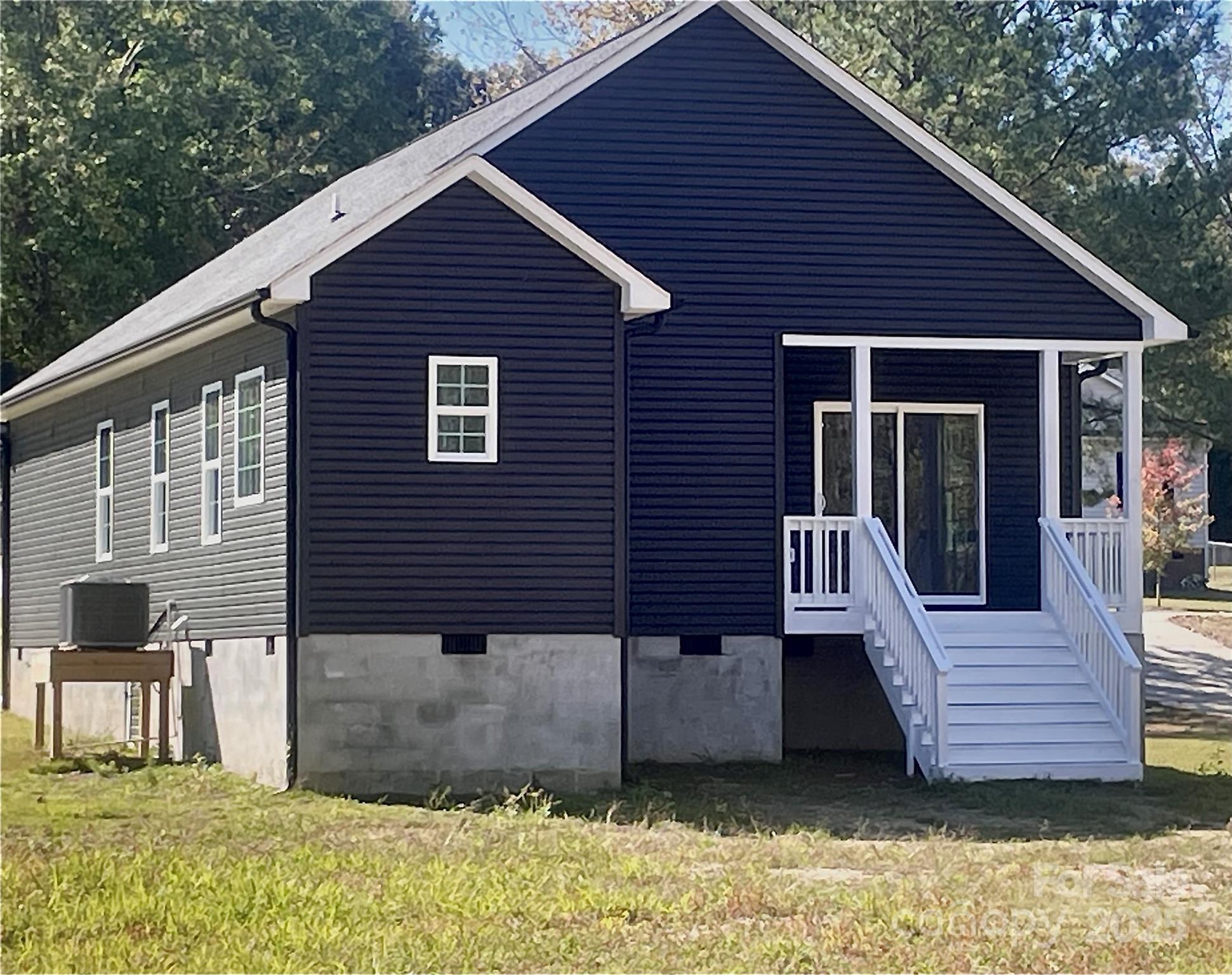 213 Sheffield Drive Property Photo 3