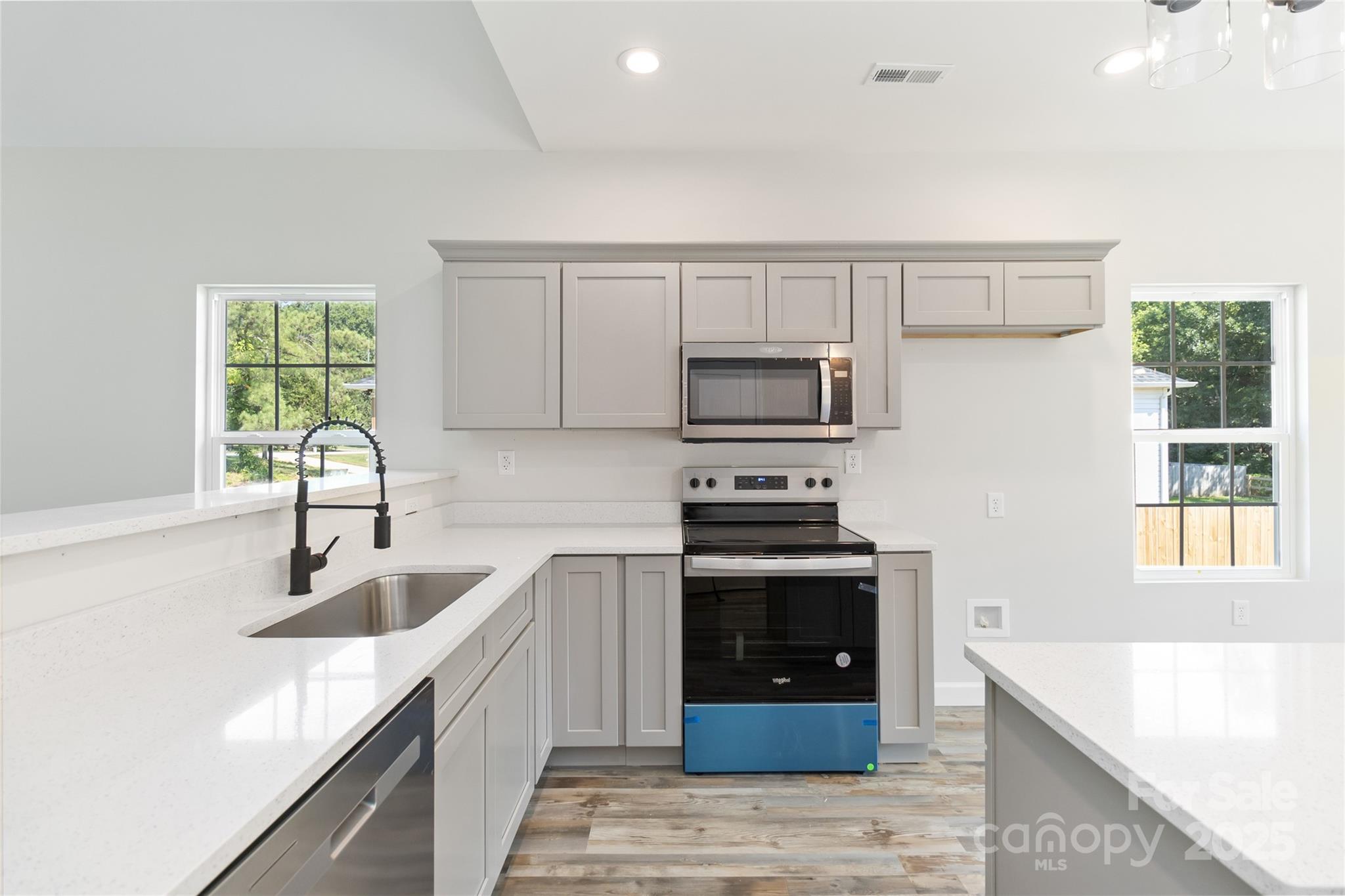 213 Sheffield Drive Property Photo 8
