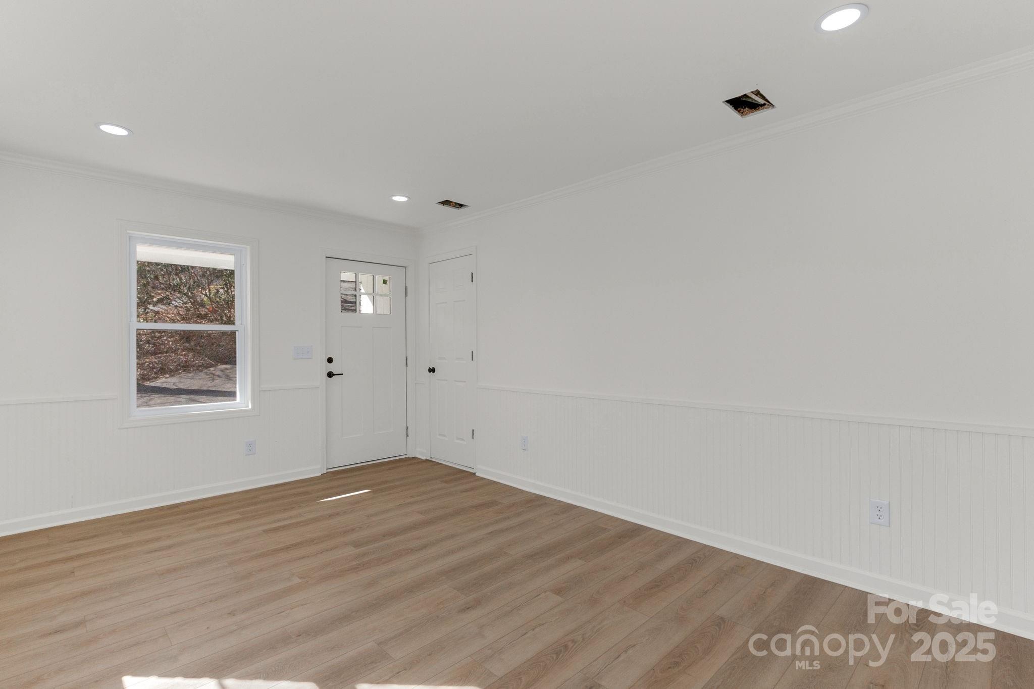 240 Spicewood Lane Property Photo 6