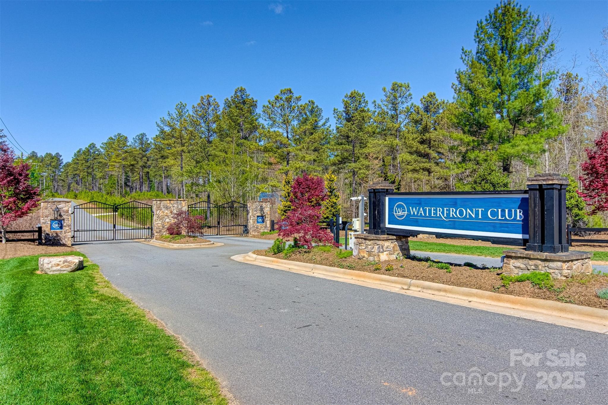 5883 Lake Ridge Court Property Photo 4