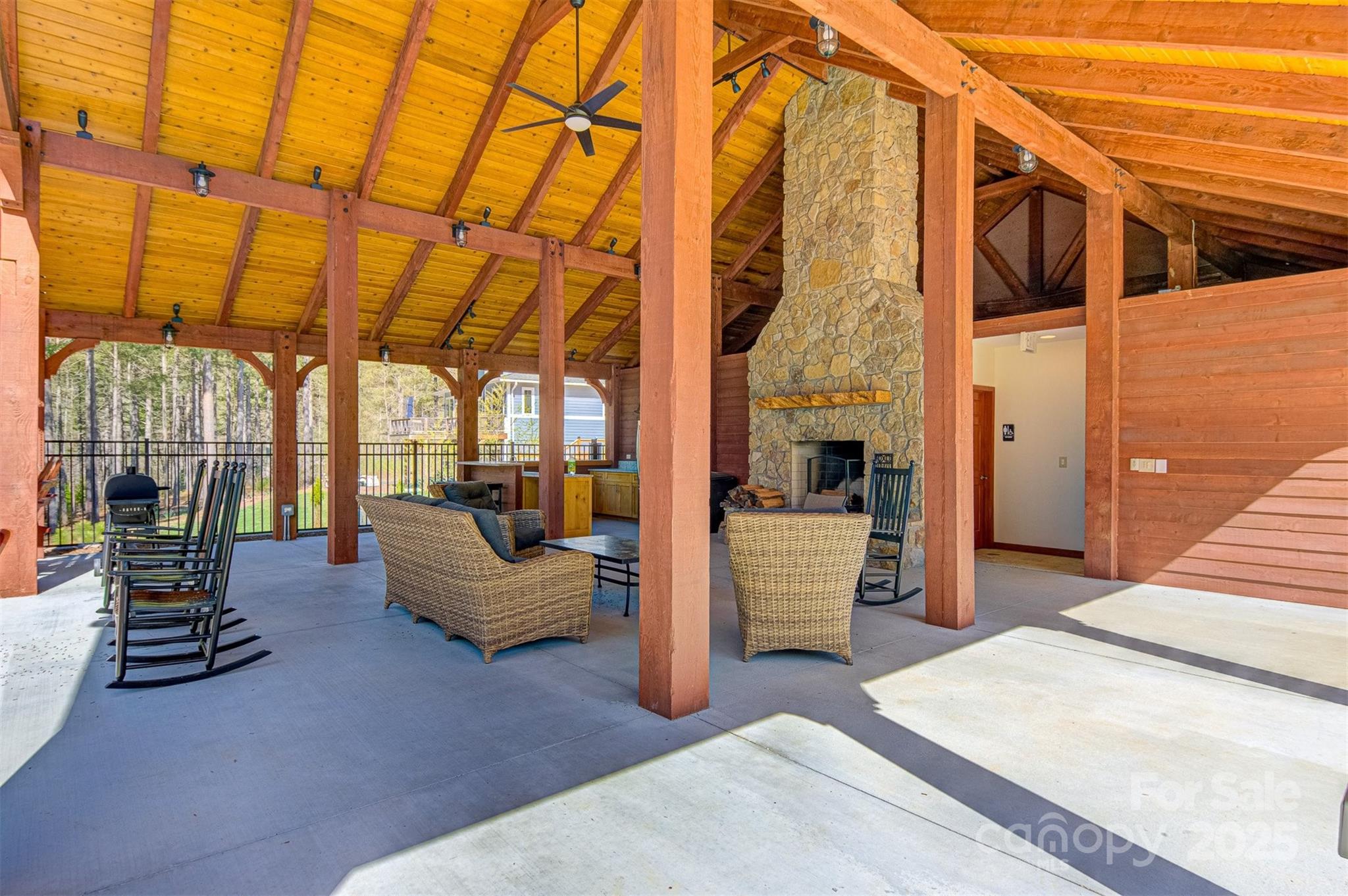 5883 Lake Ridge Court Property Photo 8