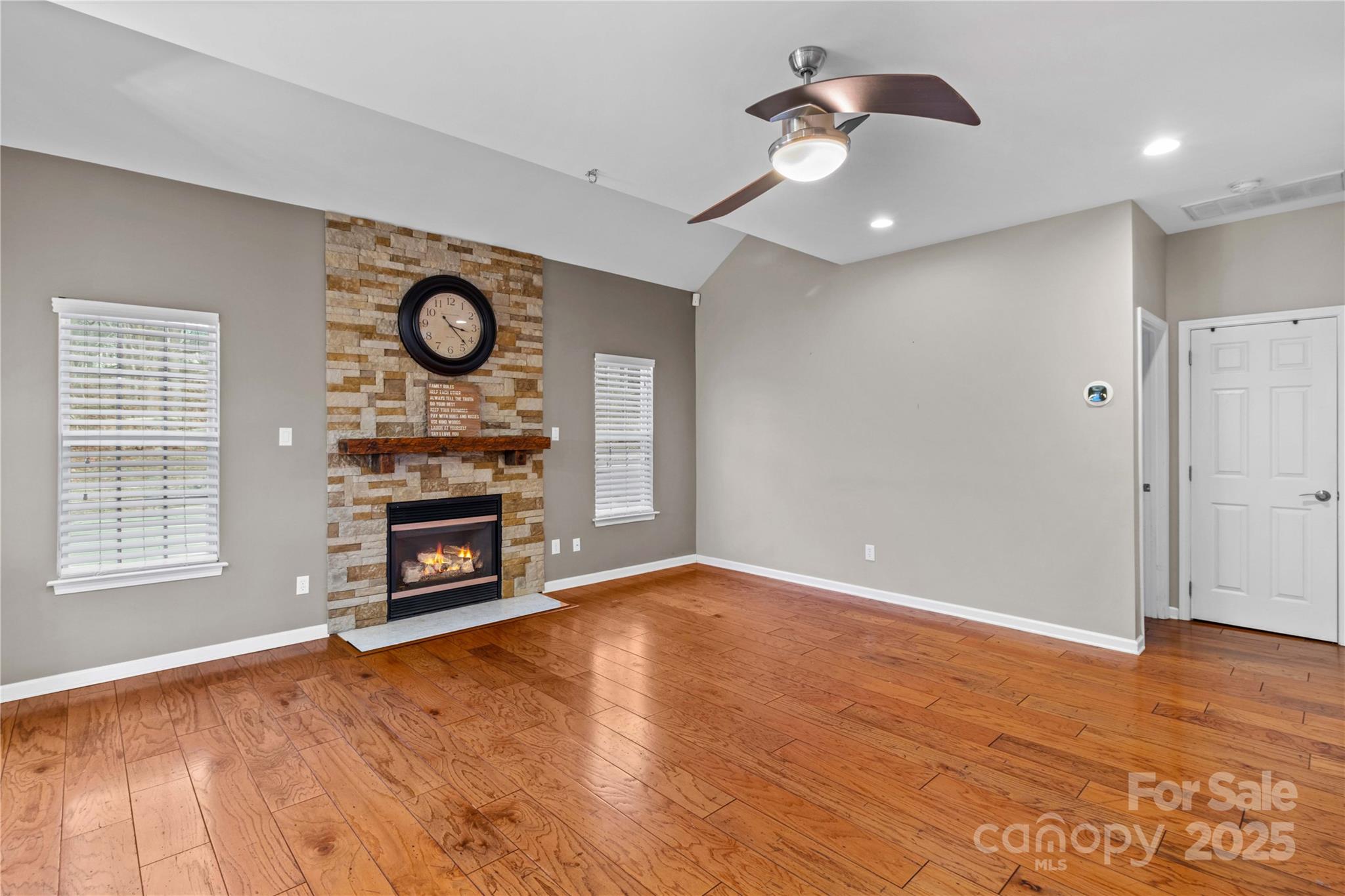 286 Glencoe Lane Property Photo 19