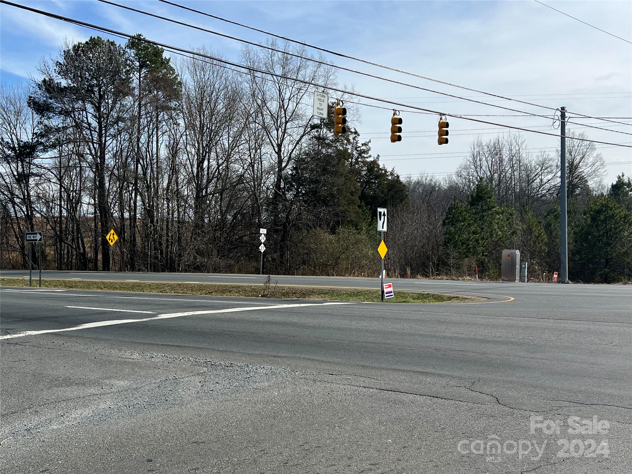 Vac Nc 24/27 Highway Property Photo 2