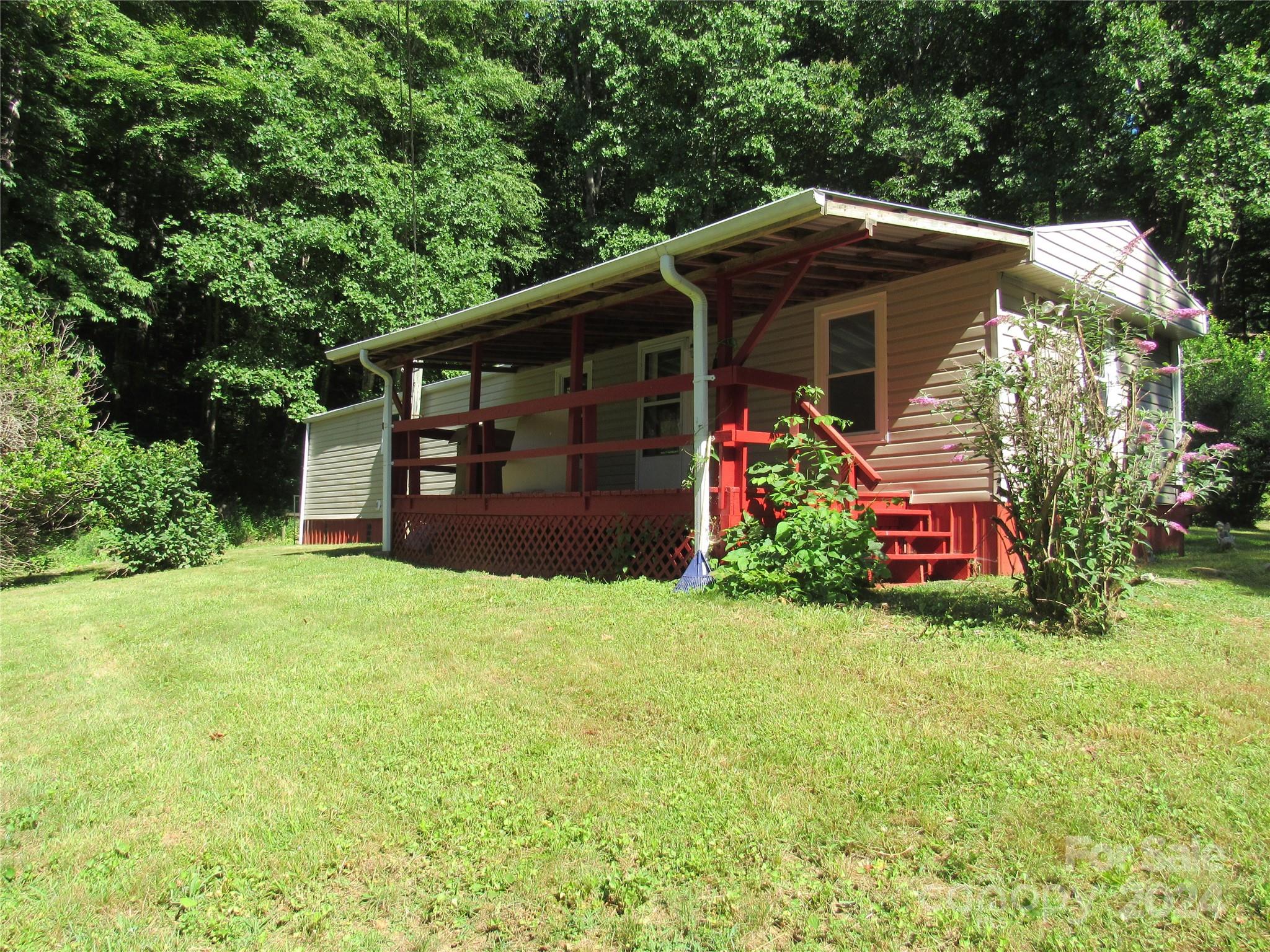 664 Woodfin Road Property Photo 2