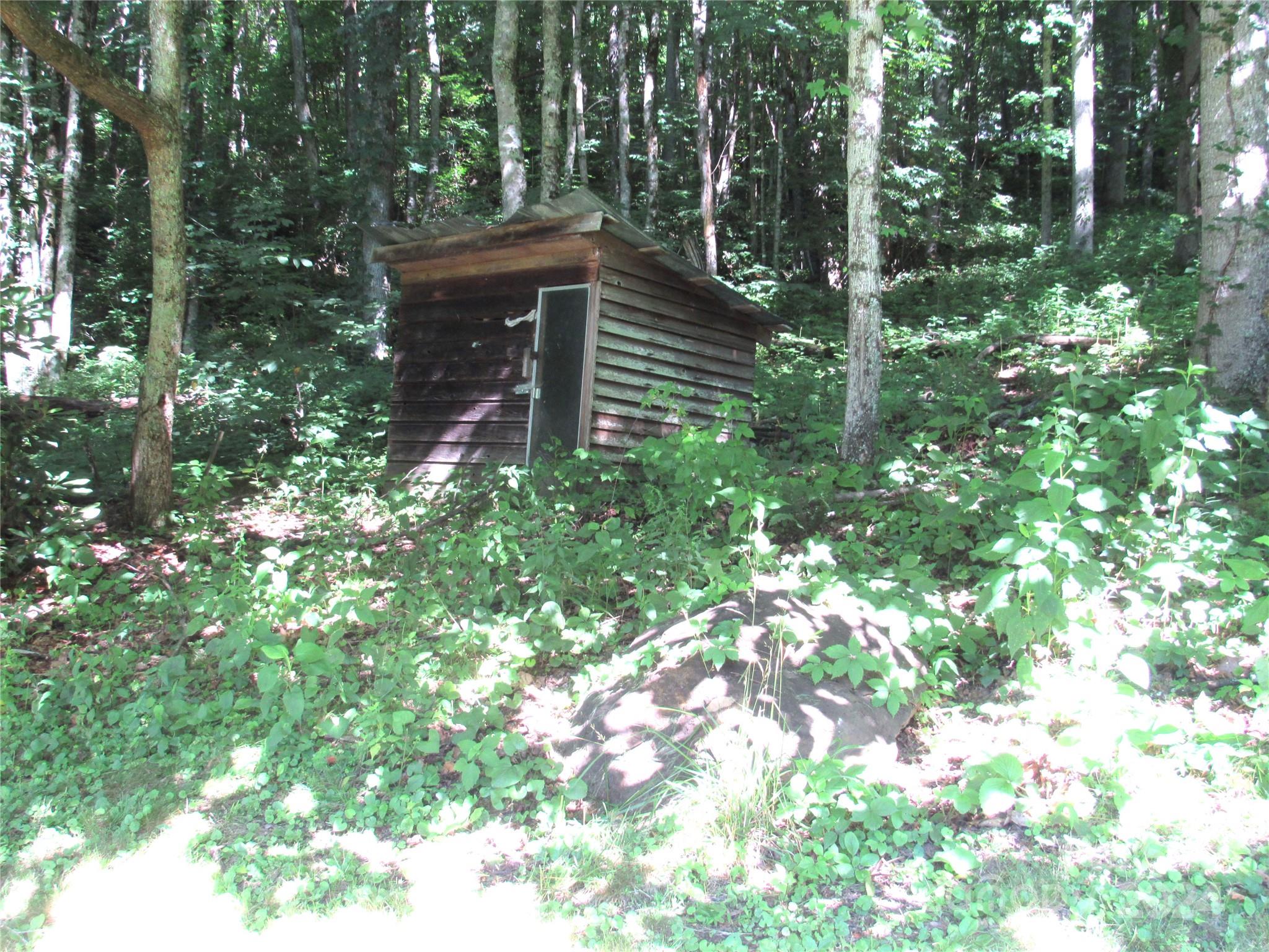 664 Woodfin Road Property Photo 4