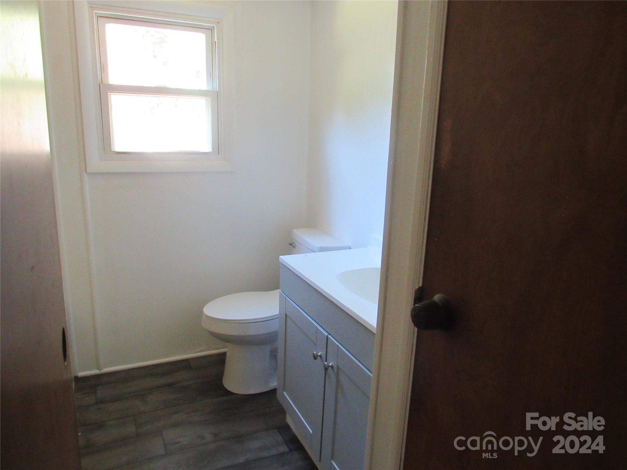 664 Woodfin Road Property Photo 7