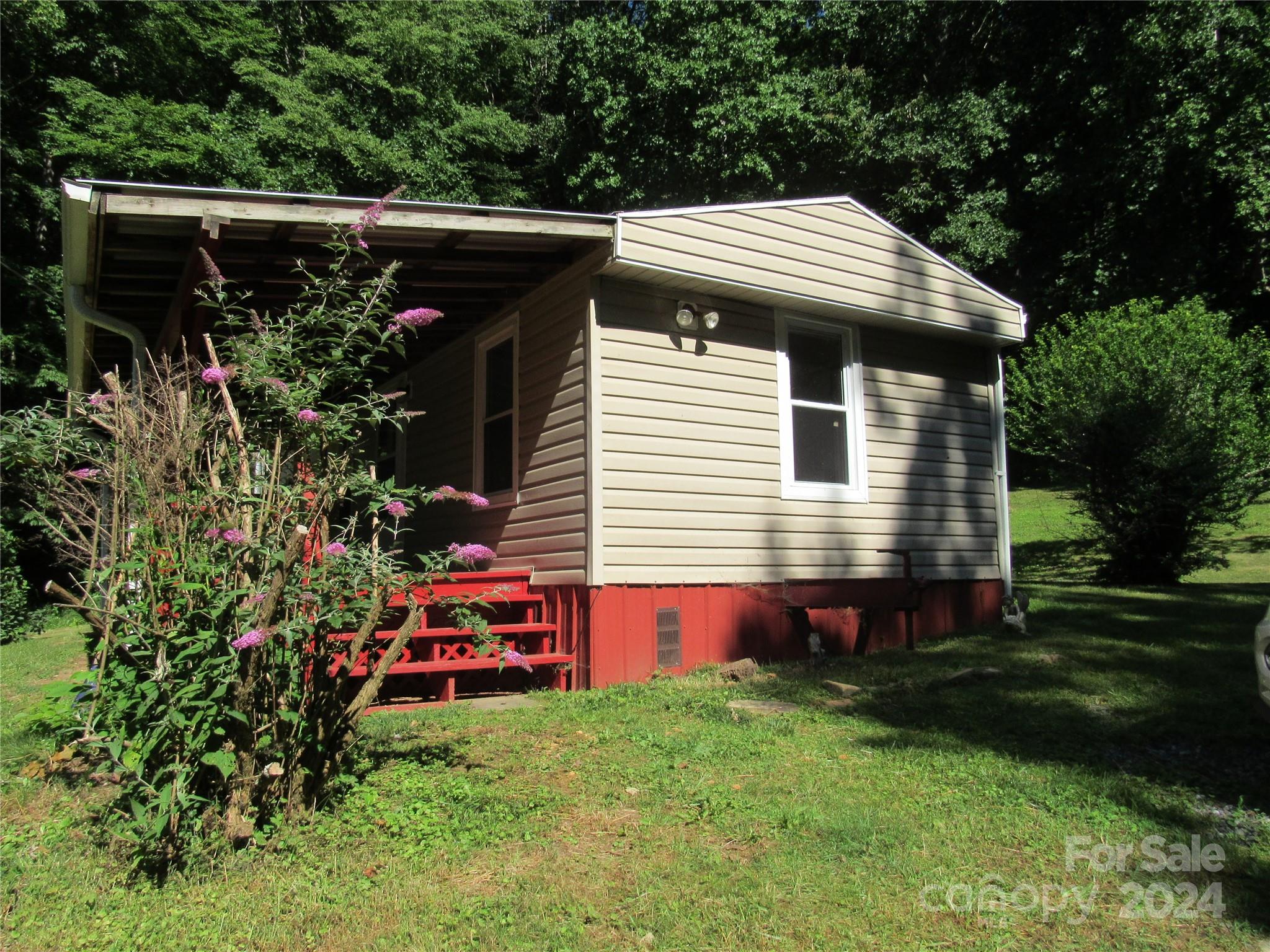664 Woodfin Road Property Photo 13