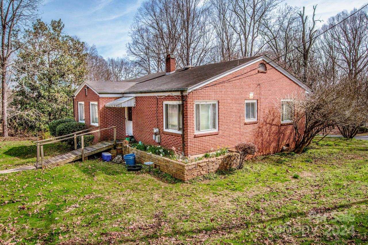 1095 Mount Ulla Highway Property Photo 3