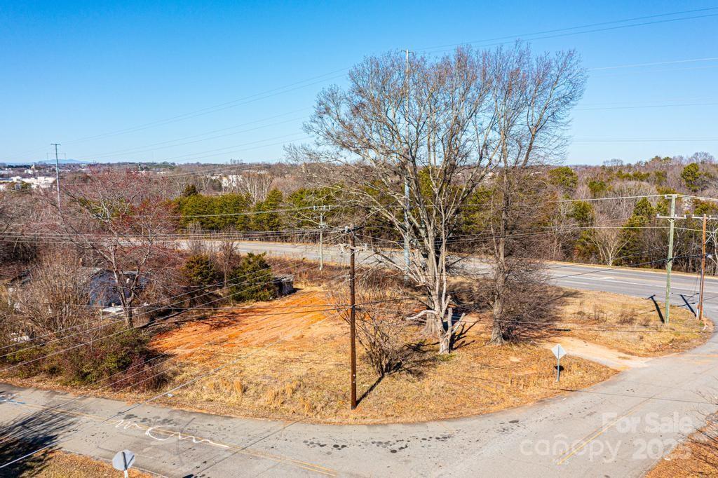 2036 23rd Street Drive Property Photo 4
