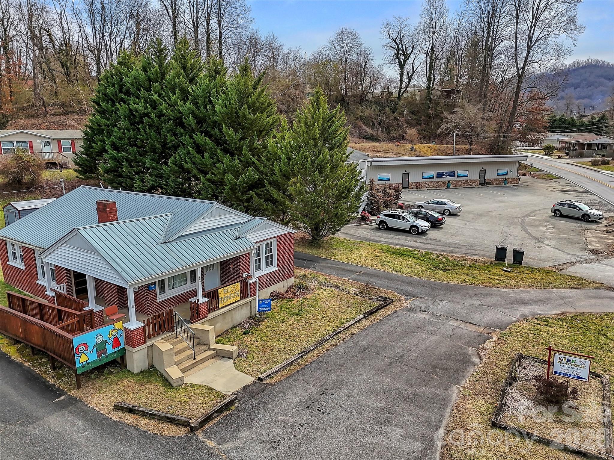 286 Skyland Drive Property Photo 4