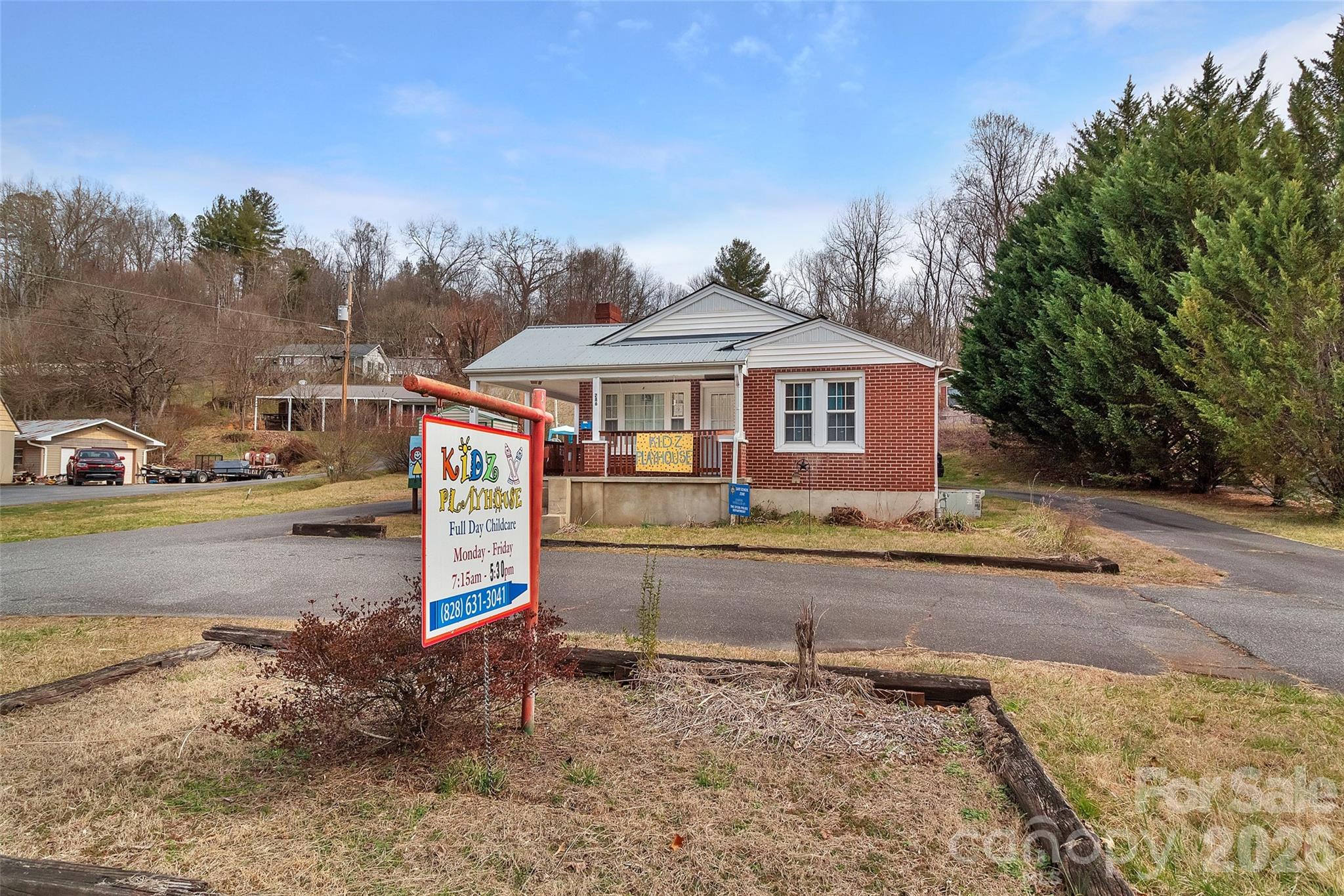 286 Skyland Drive Property Photo 5