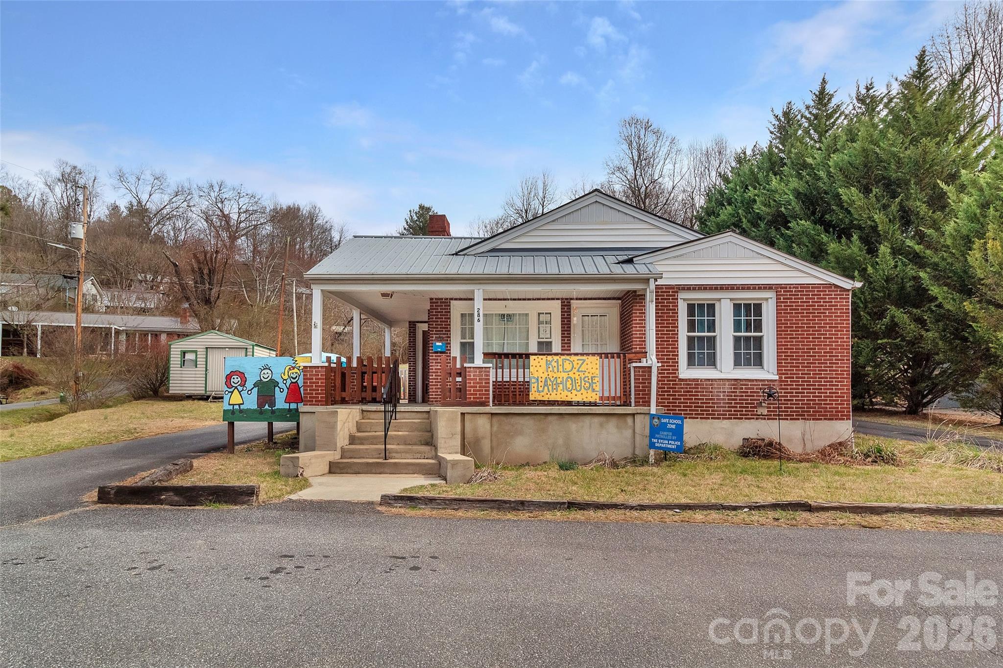 286 Skyland Drive Property Photo 6