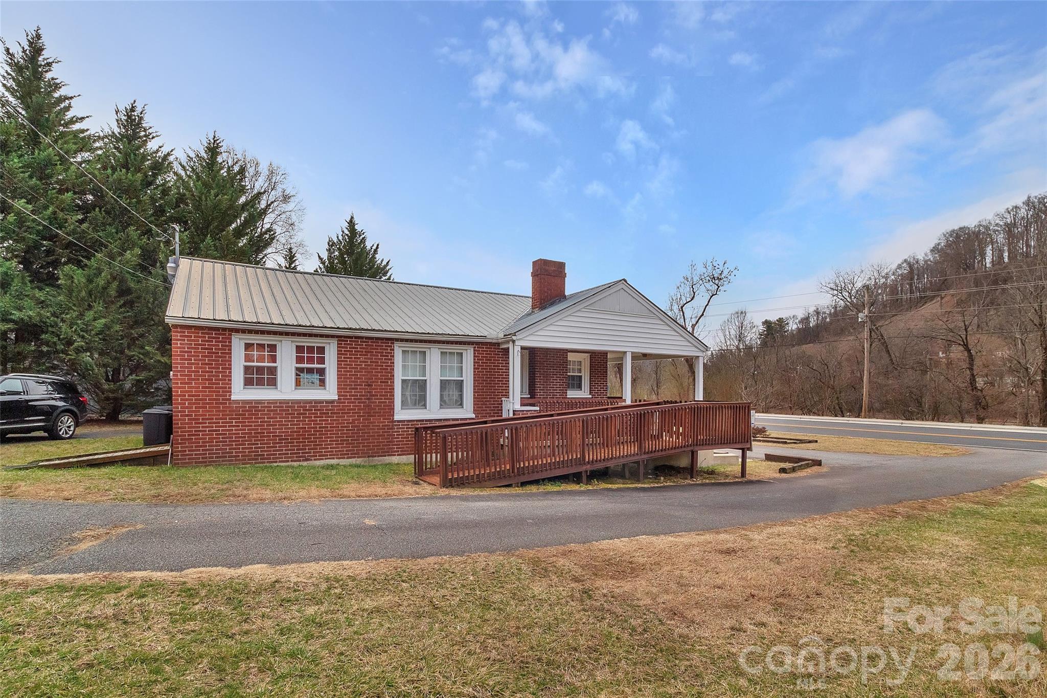 286 Skyland Drive Property Photo 7