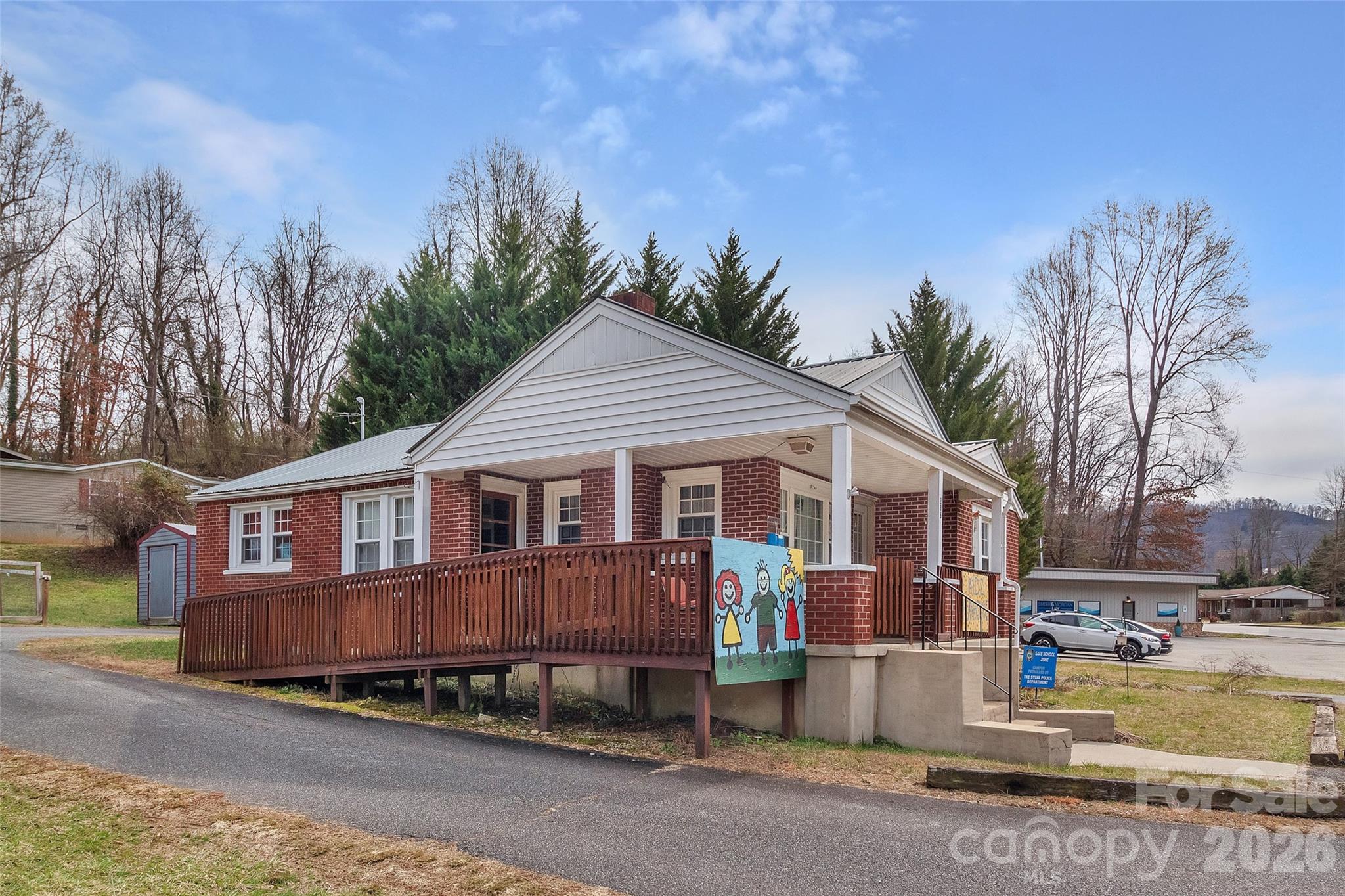 286 Skyland Drive Property Photo 8