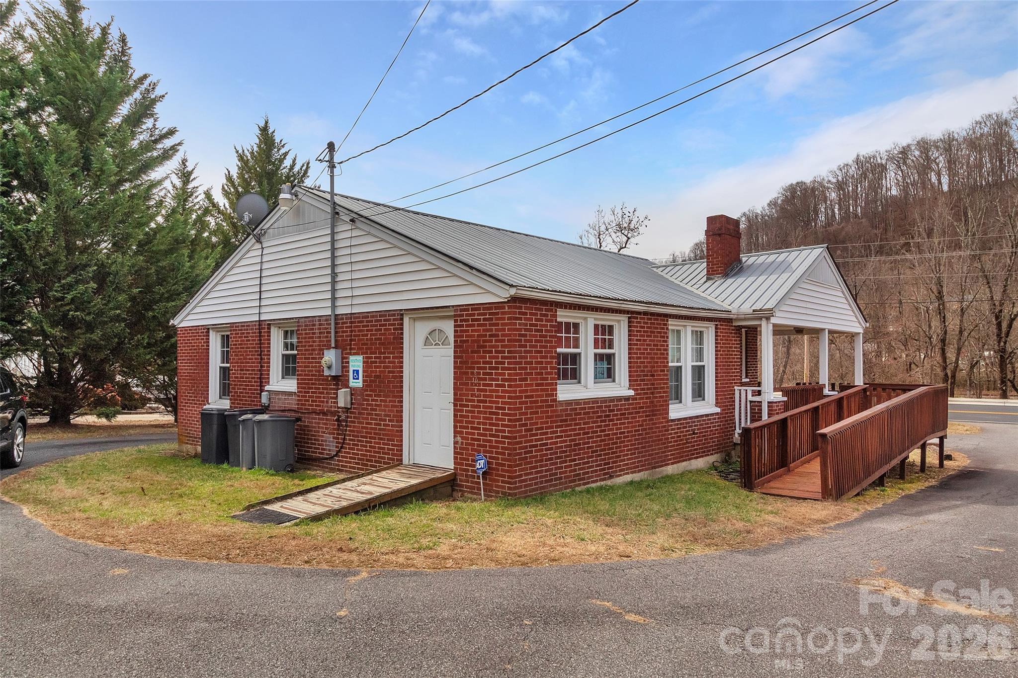 286 Skyland Drive Property Photo 10