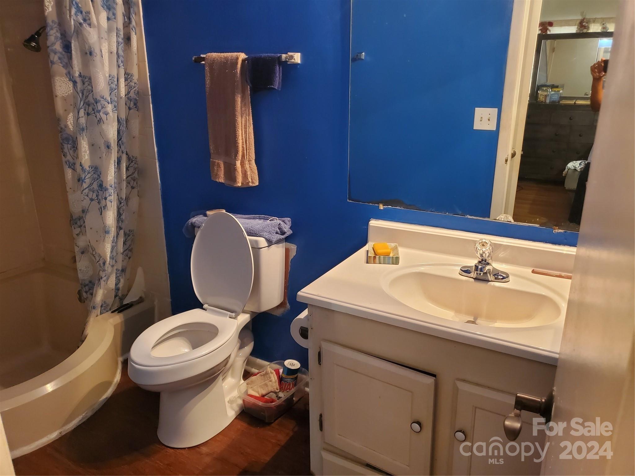 4804 Spring Lake Drive B Property Photo 4