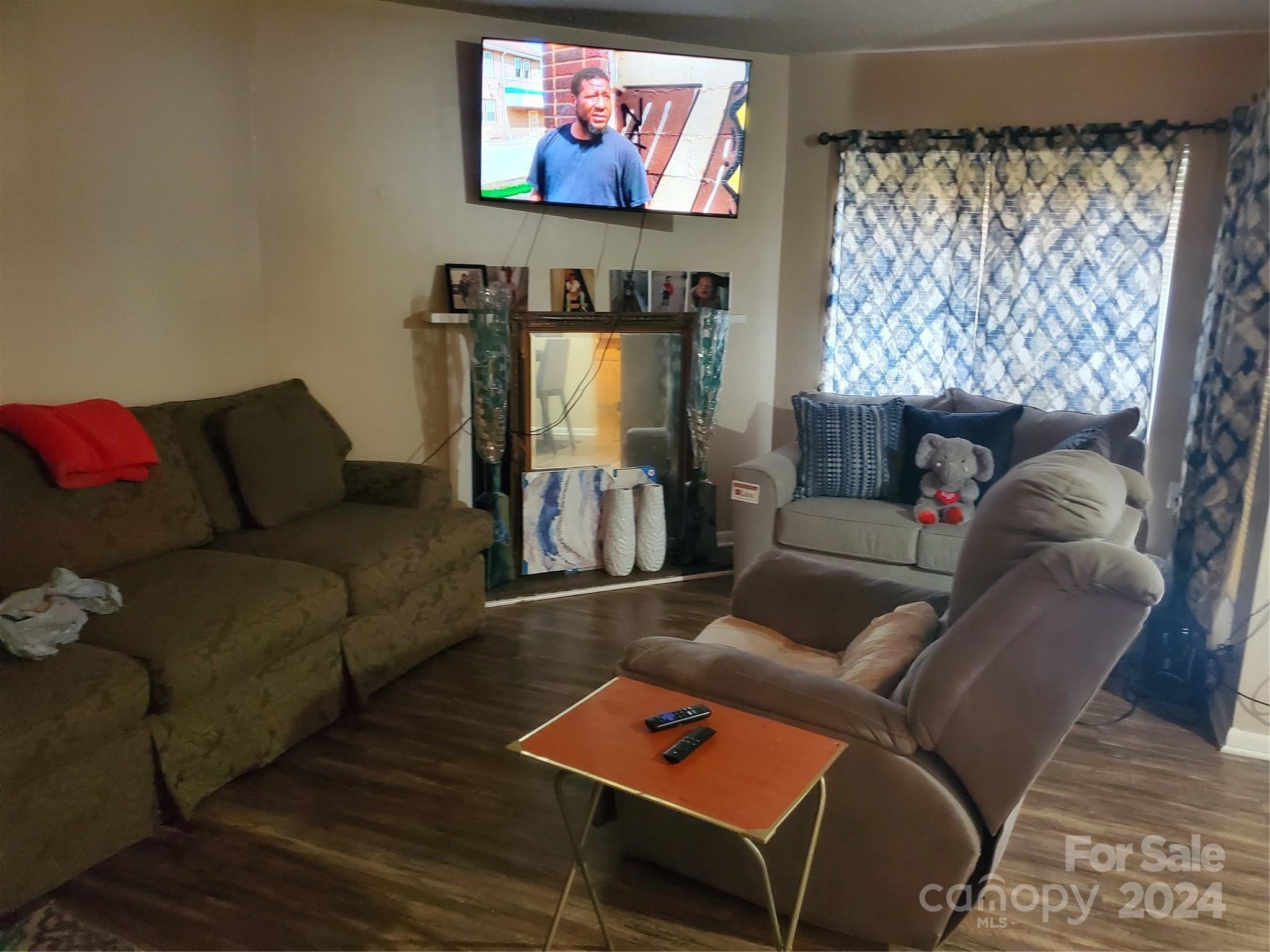 4804 Spring Lake Drive B Property Photo 9