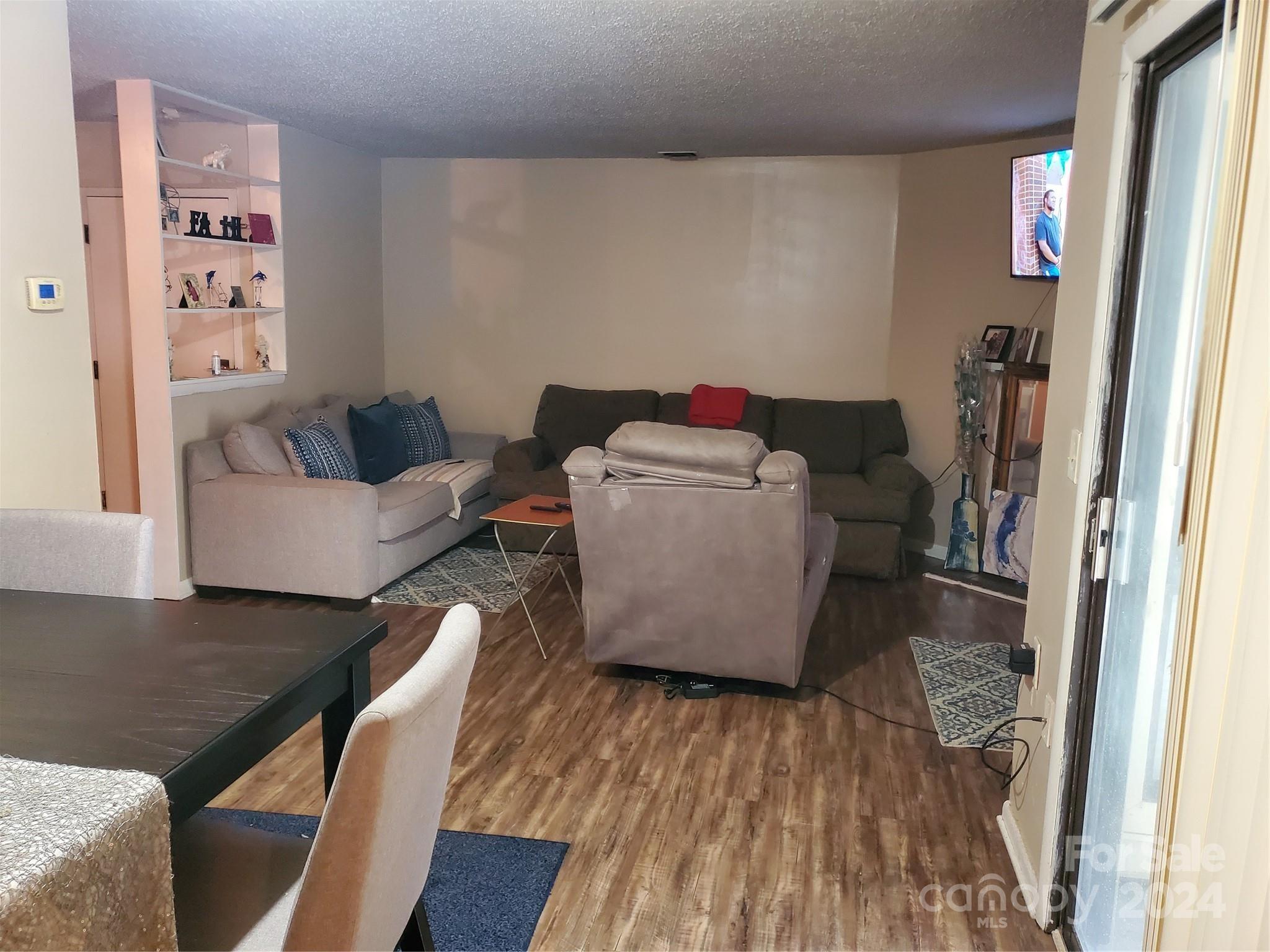 4804 Spring Lake Drive B Property Photo 10