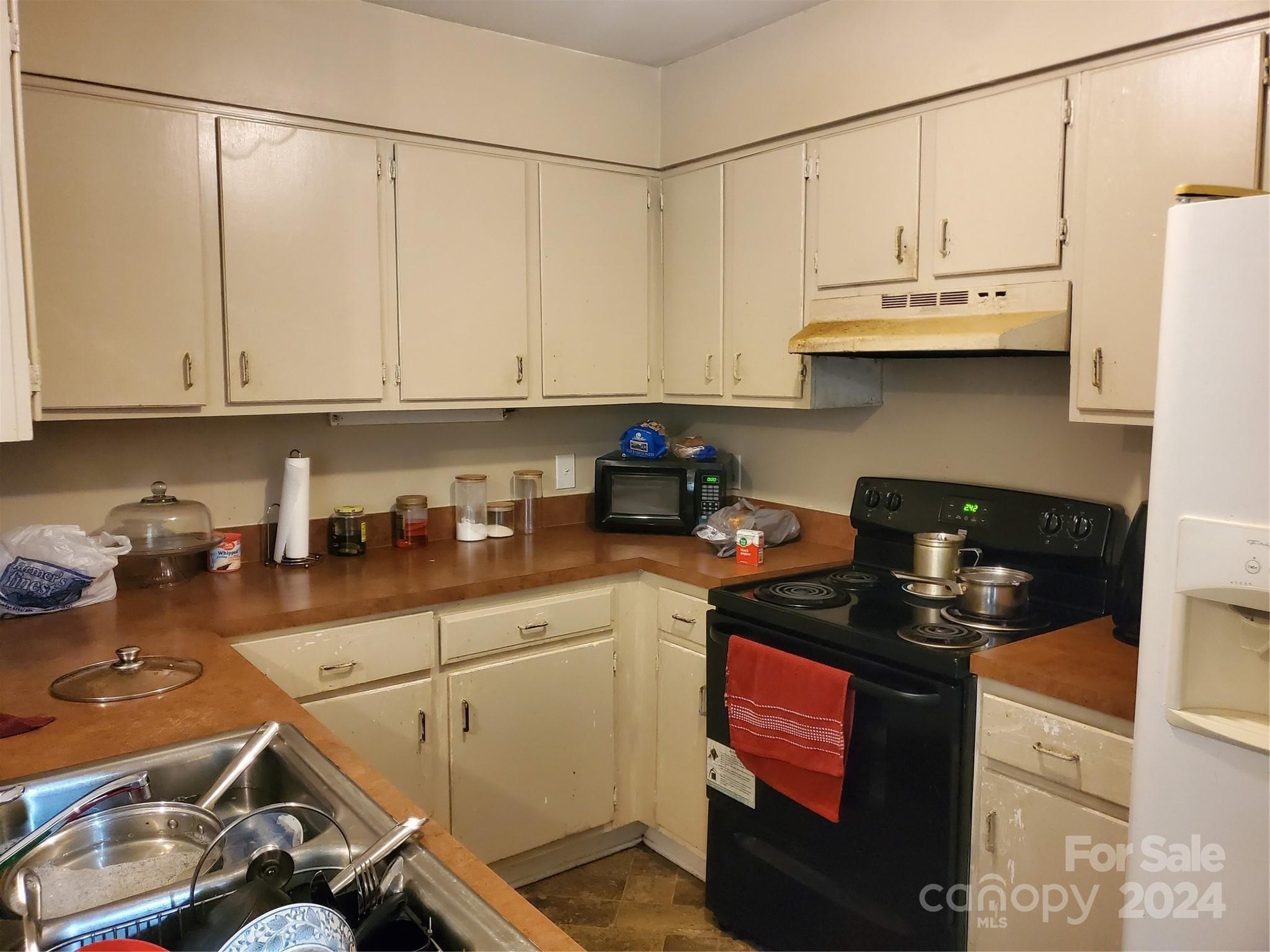 4804 Spring Lake Drive B Property Photo 12