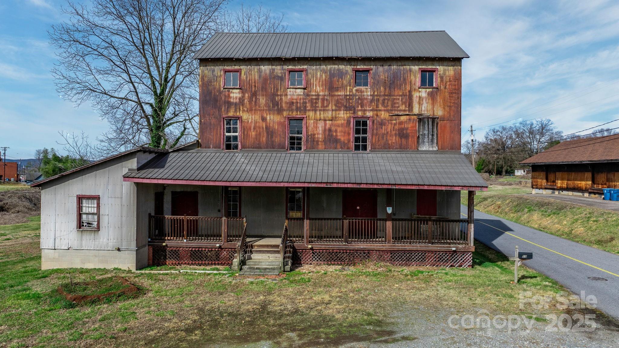 53 2nd Avenue Property Photo 6