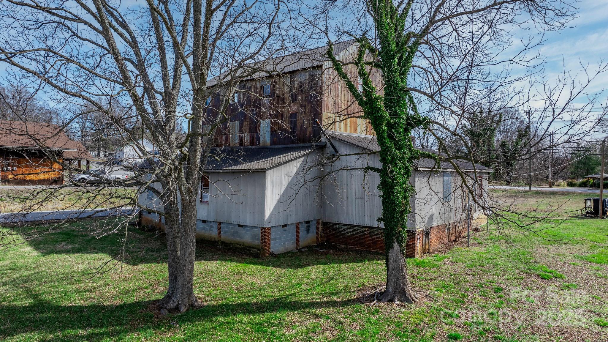 53 2nd Avenue Property Photo 16
