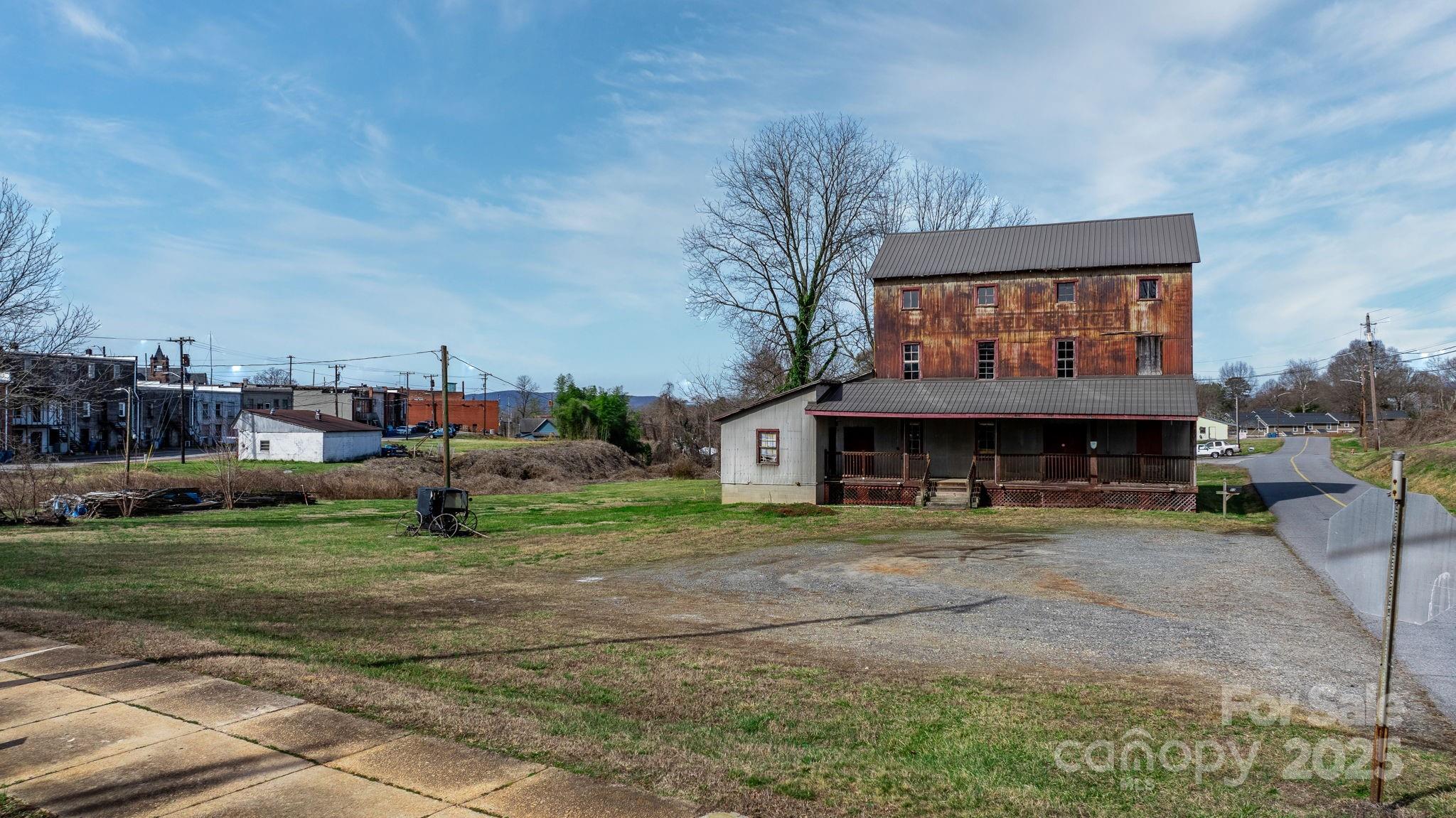53 2nd Avenue Property Photo 17