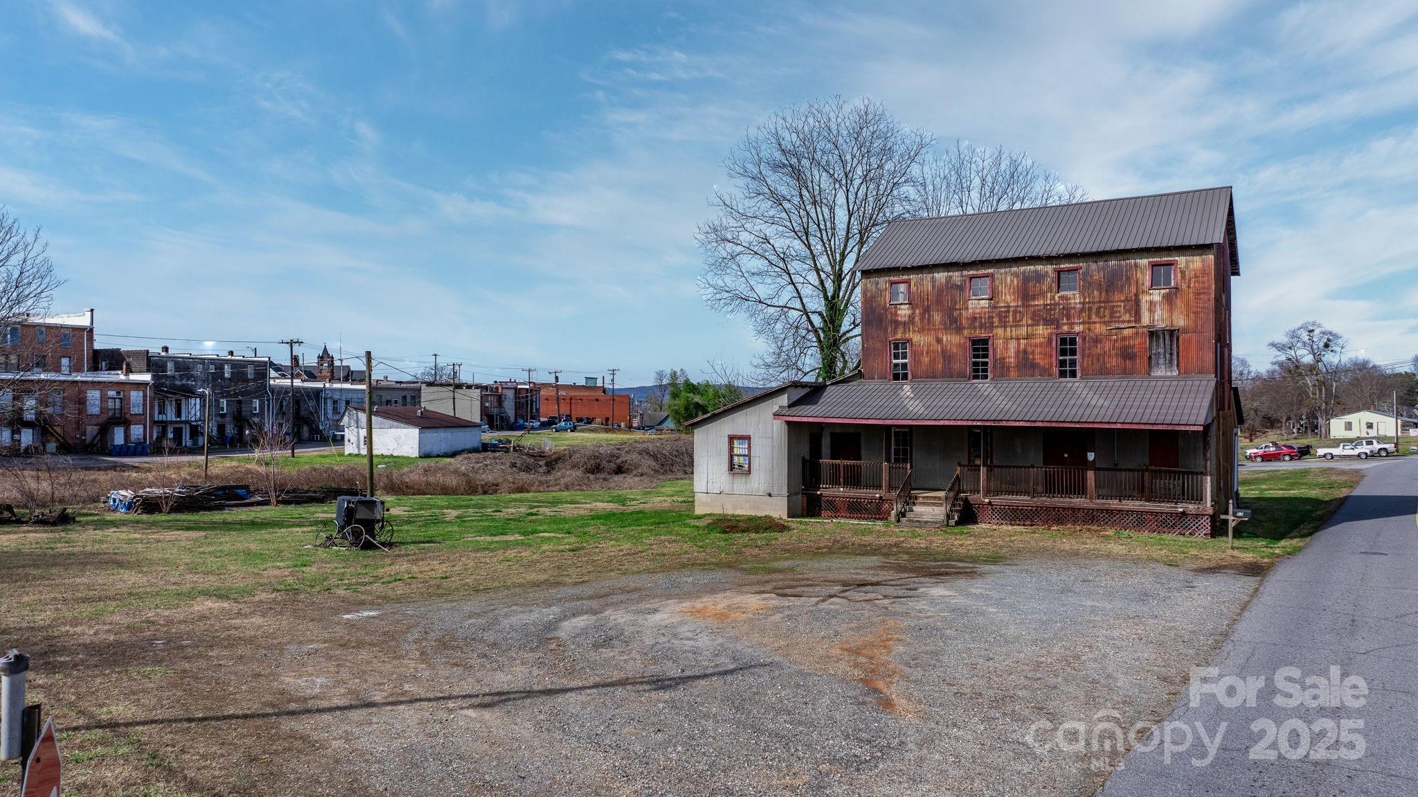 53 2nd Avenue Property Photo 18