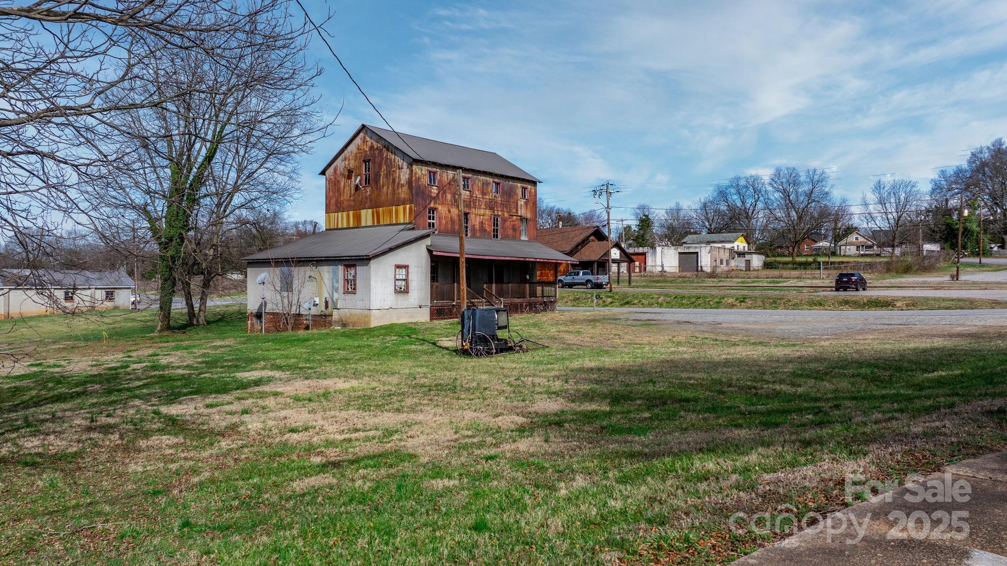 53 2nd Avenue Property Photo 19