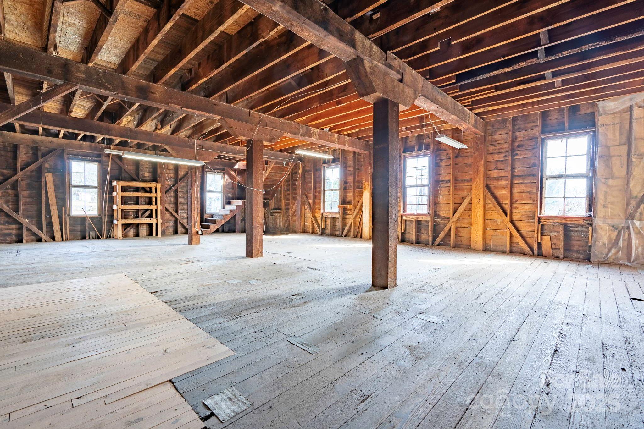 53 2nd Avenue Property Photo 29