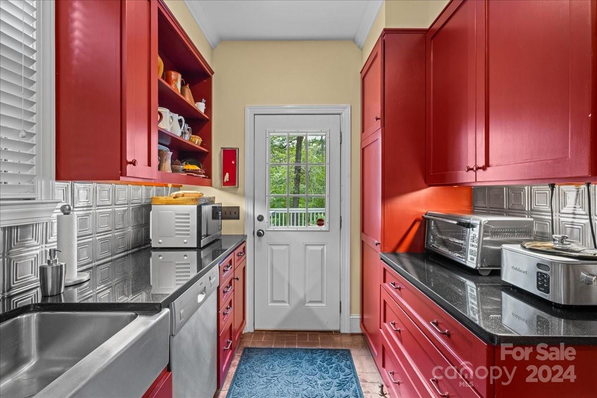 2884 Lake Road Property Photo 14