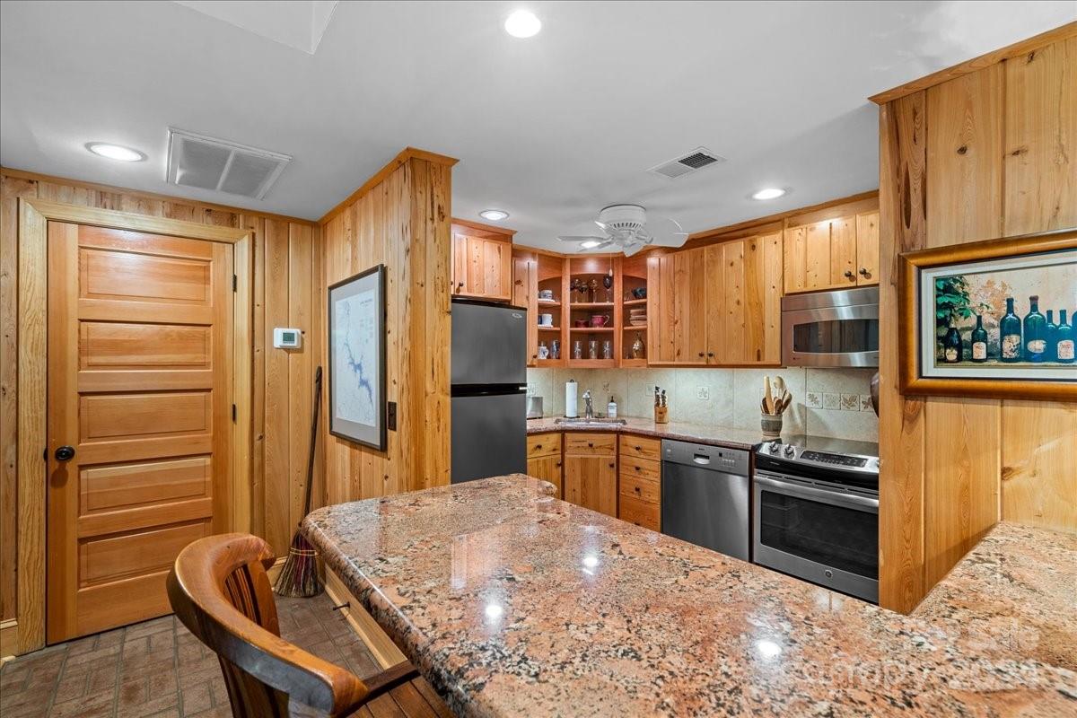 2884 Lake Road Property Photo 33