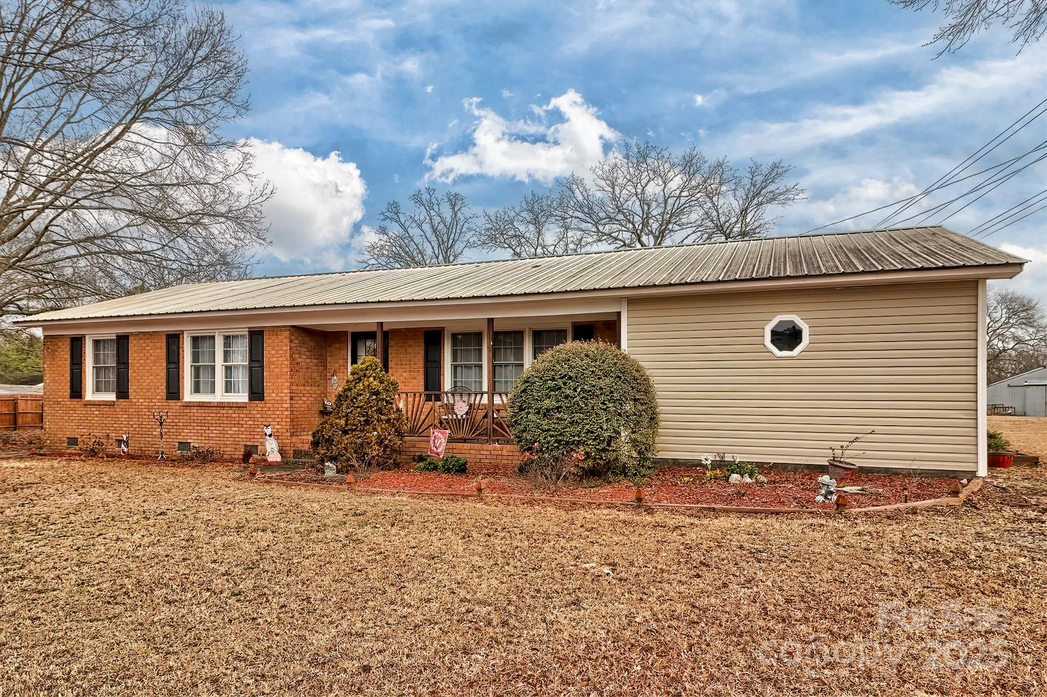 1467 Airport Road Property Photo 2