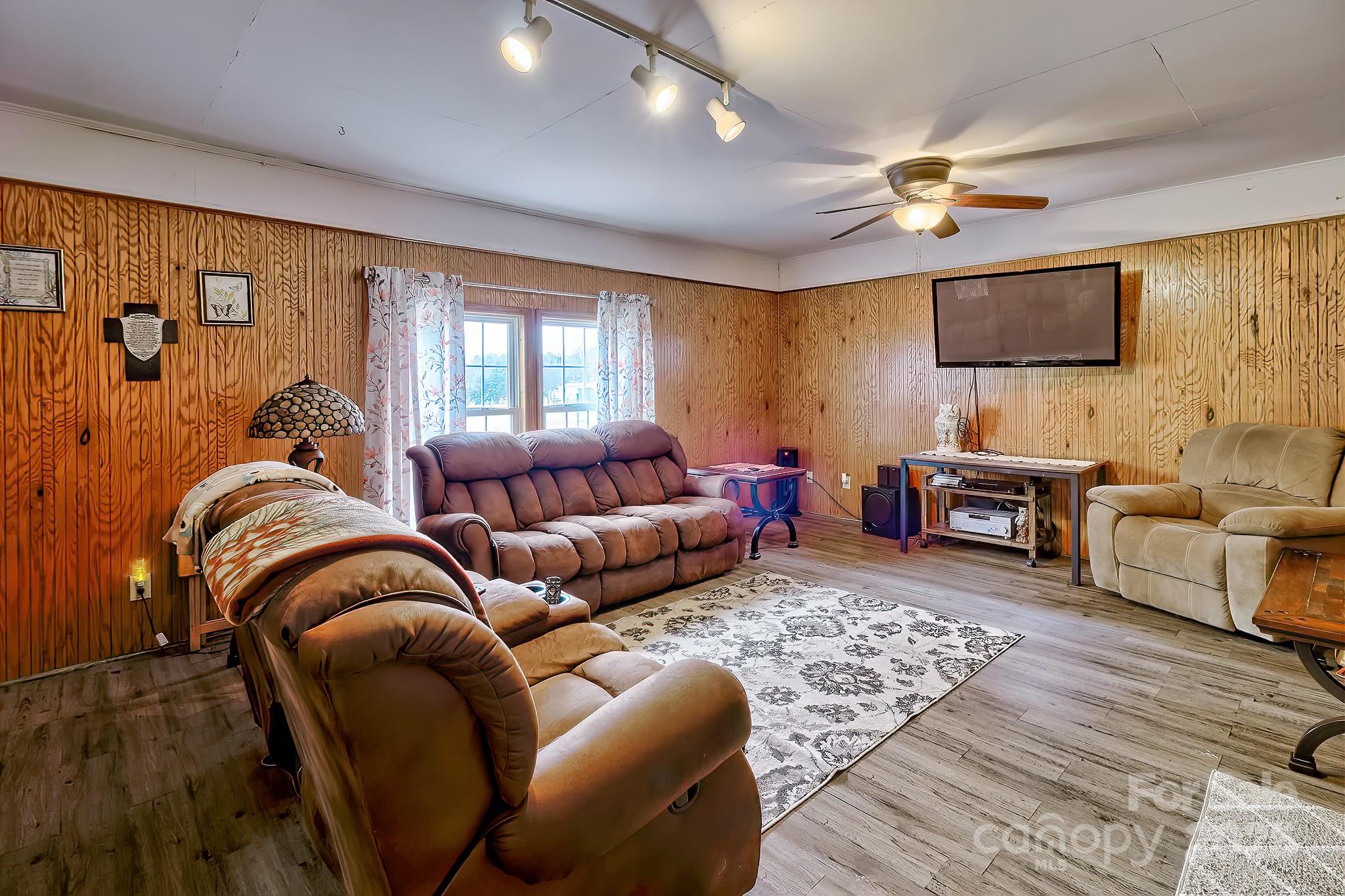 1467 Airport Road Property Photo 16