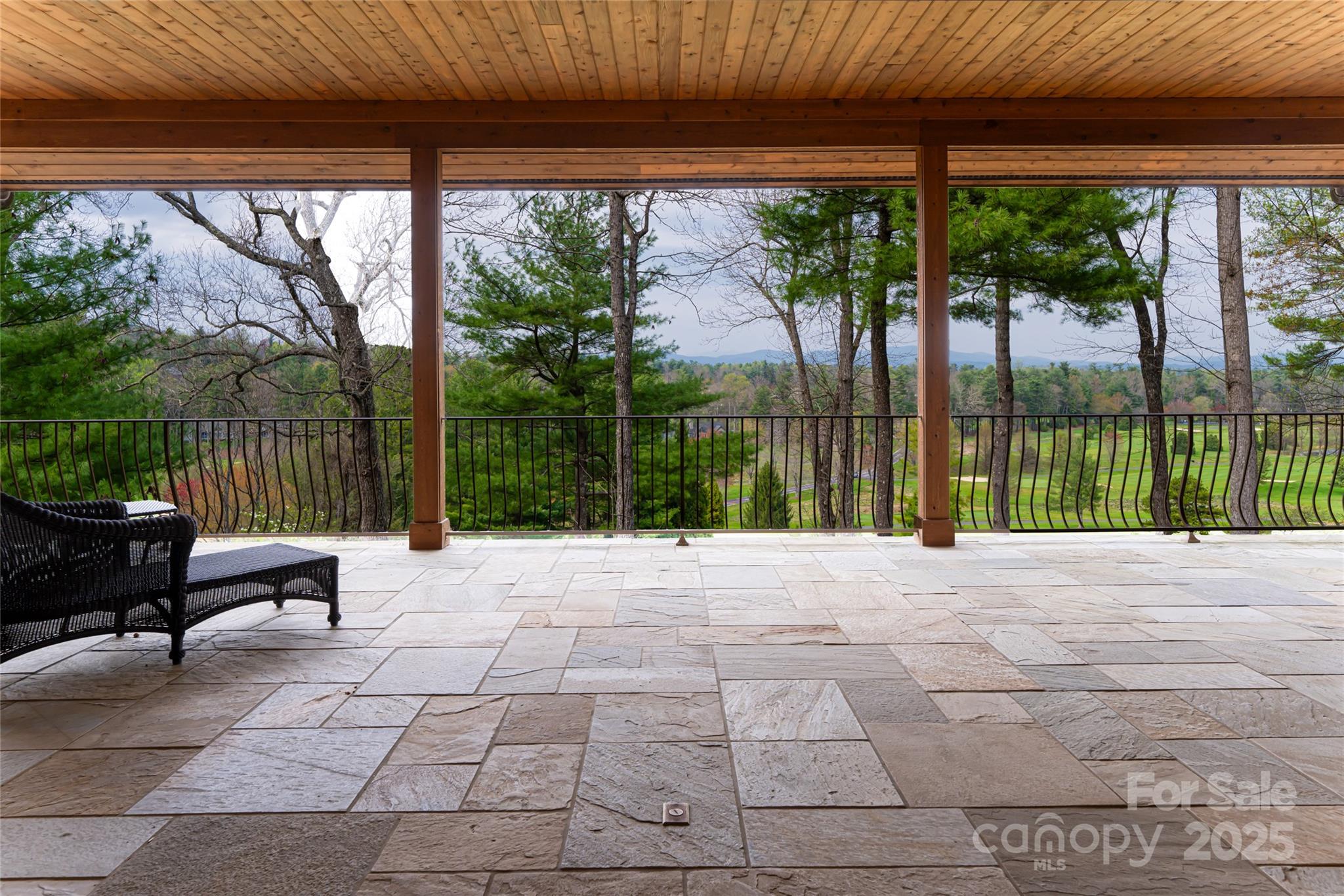 205 Pineholt Lane Property Photo 2